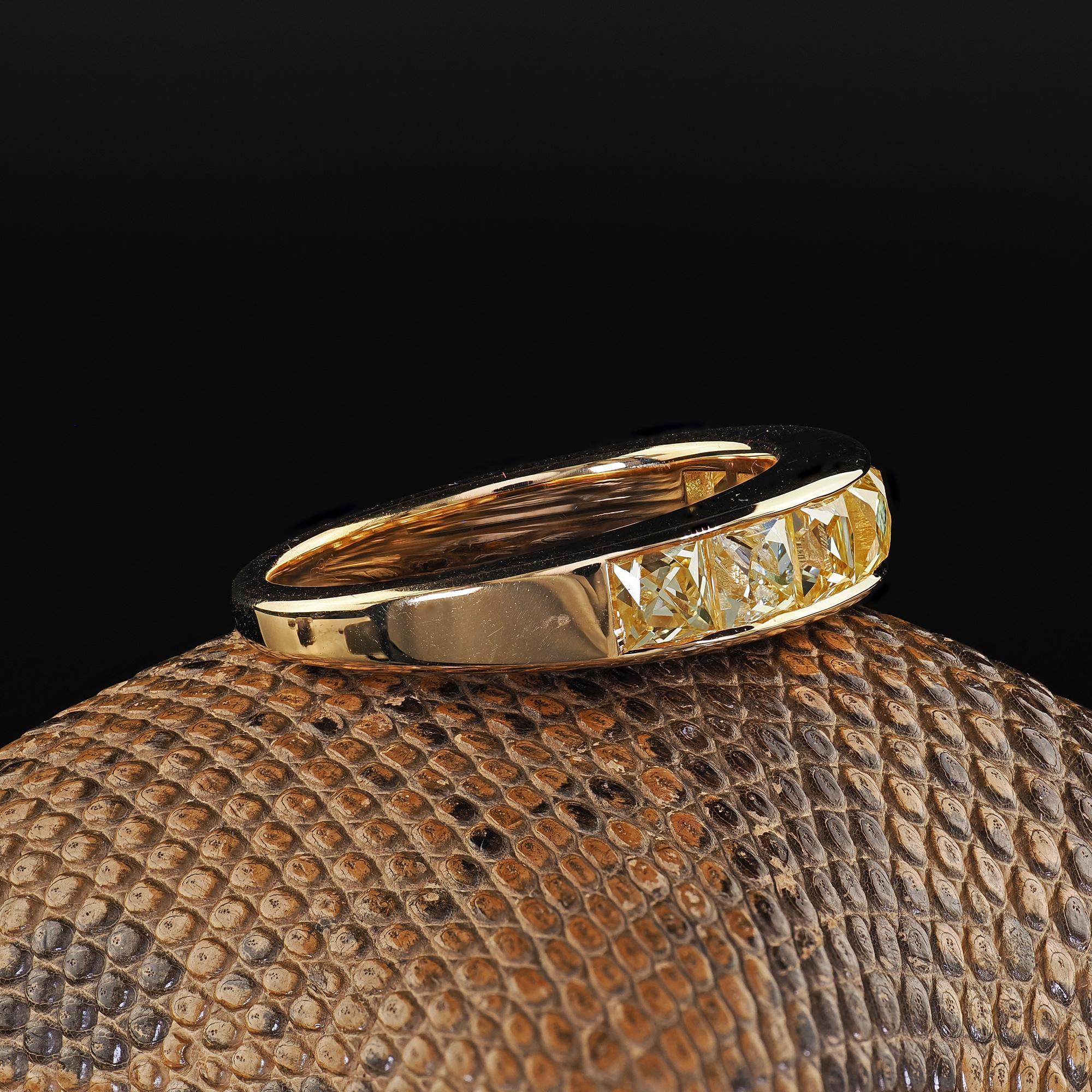 Contemporary 18K Yellow Gold Reclaimed Yellow French Cut Diamond Wedding Band In Excellent Condition For Sale In Great Neck, NY