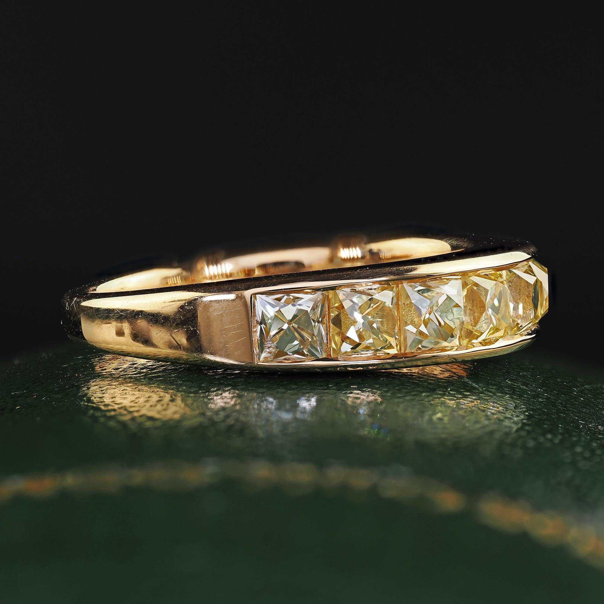 Taille française Alliance contemporaine en or jaune 18K avec diamant de taille française récupéré en vente