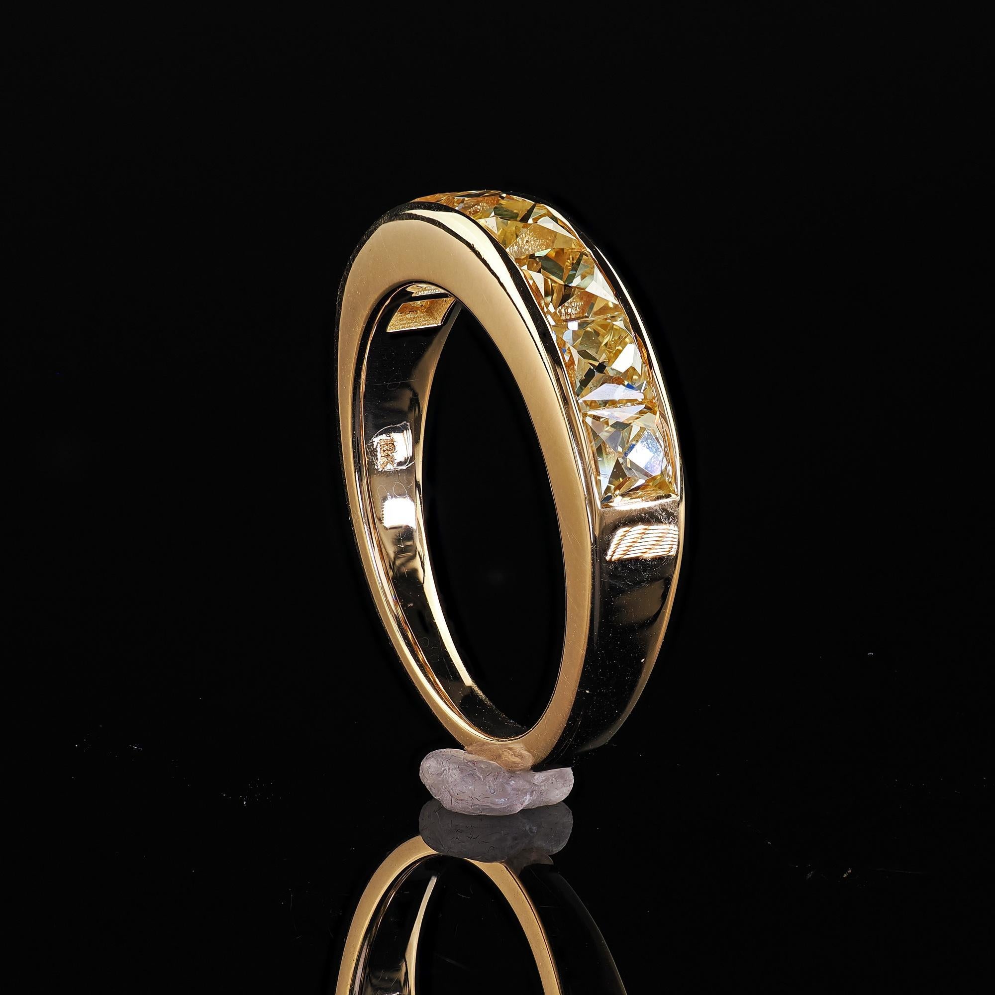 Contemporary 18K Yellow Gold Reclaimed Yellow French Cut Diamond Wedding Band For Sale 4