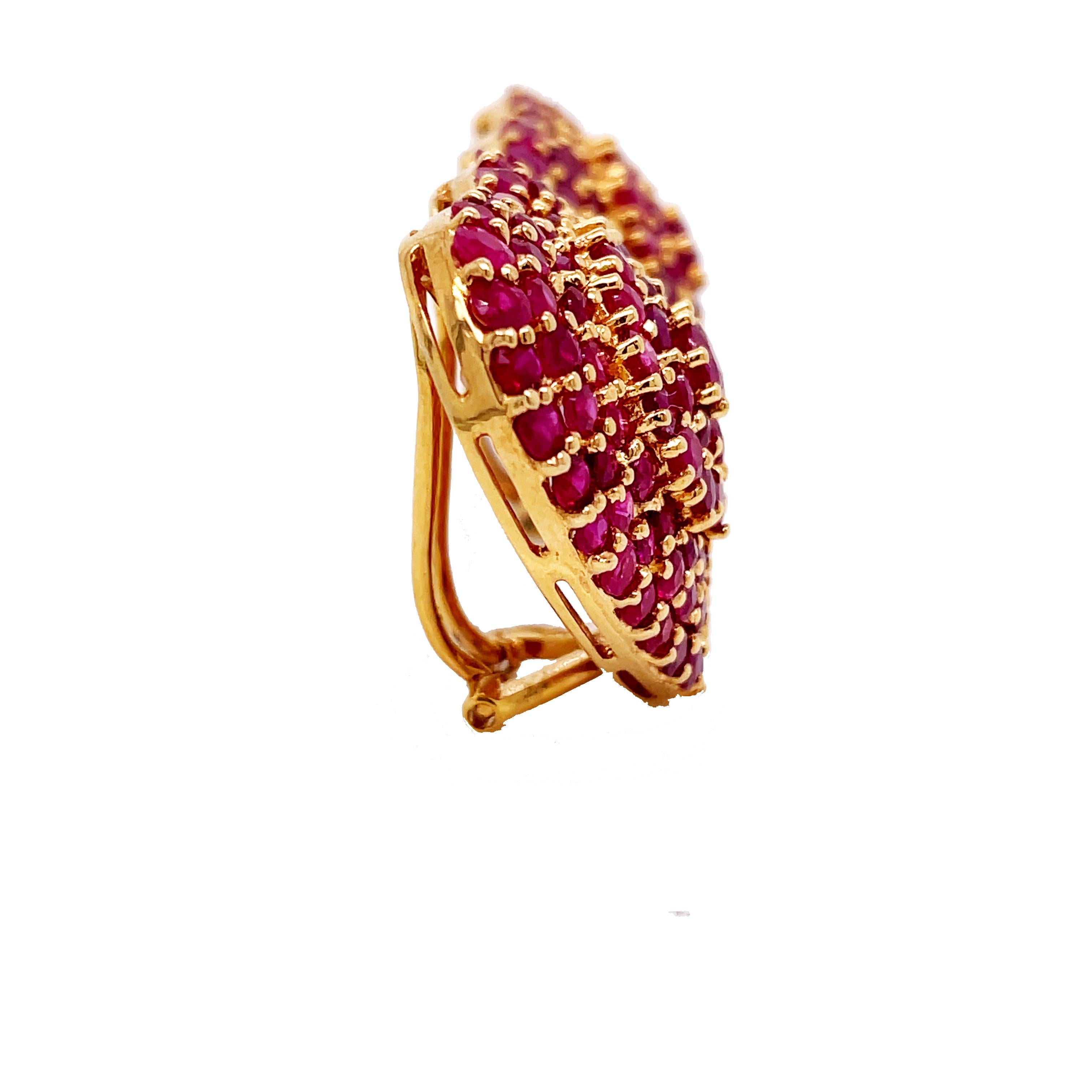 Contemporary 18K Yellow Gold Ruby Heart Clip-On Earrings In Excellent Condition For Sale In Lexington, KY
