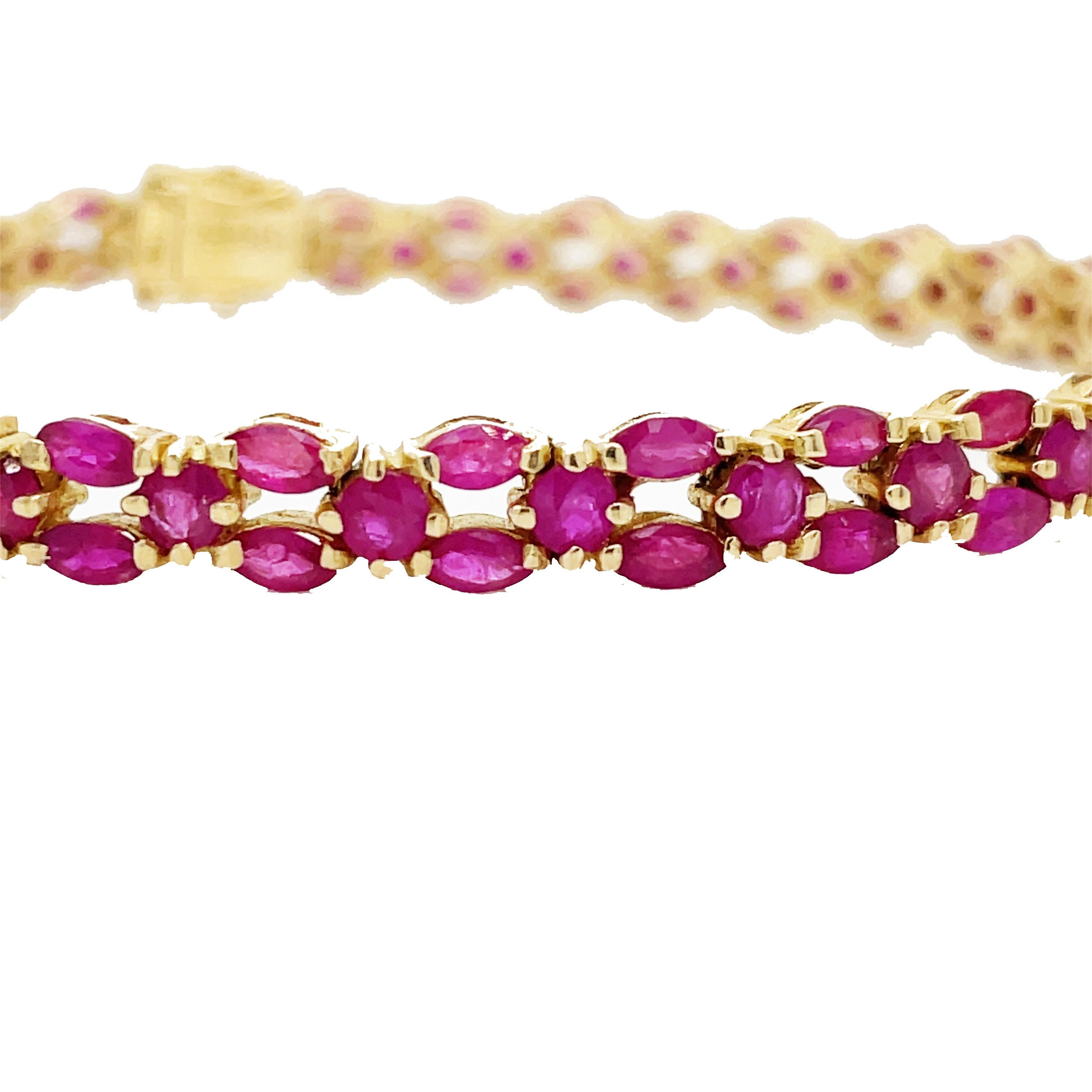 Contemporary 18K Yellow Gold Ruby Tennis Bracelet In Excellent Condition For Sale In Lexington, KY