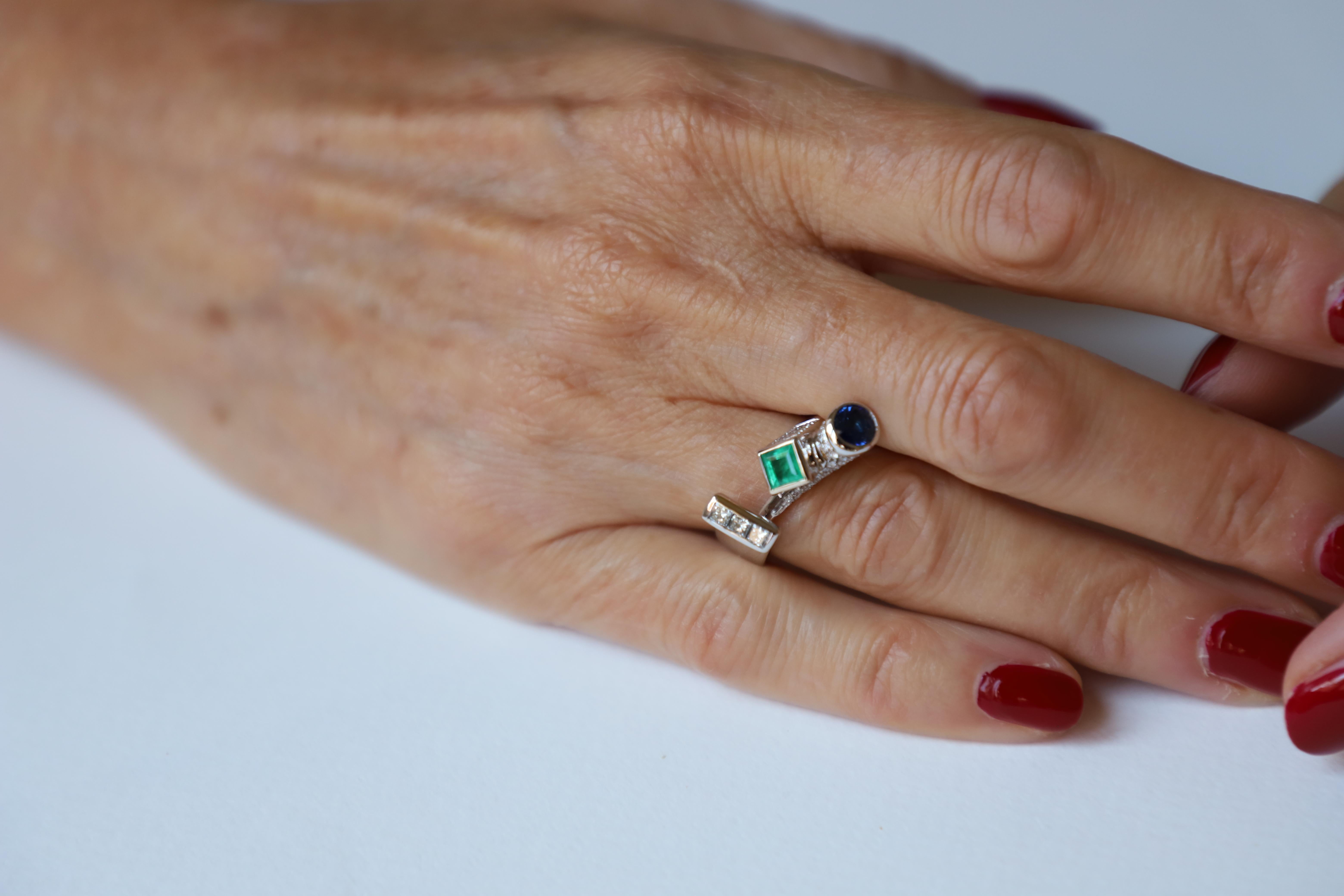 Women's Contemporary 18Karat White Gold 1 Karat Sapphire 1.10 Karat Emerald Diamond Ring For Sale