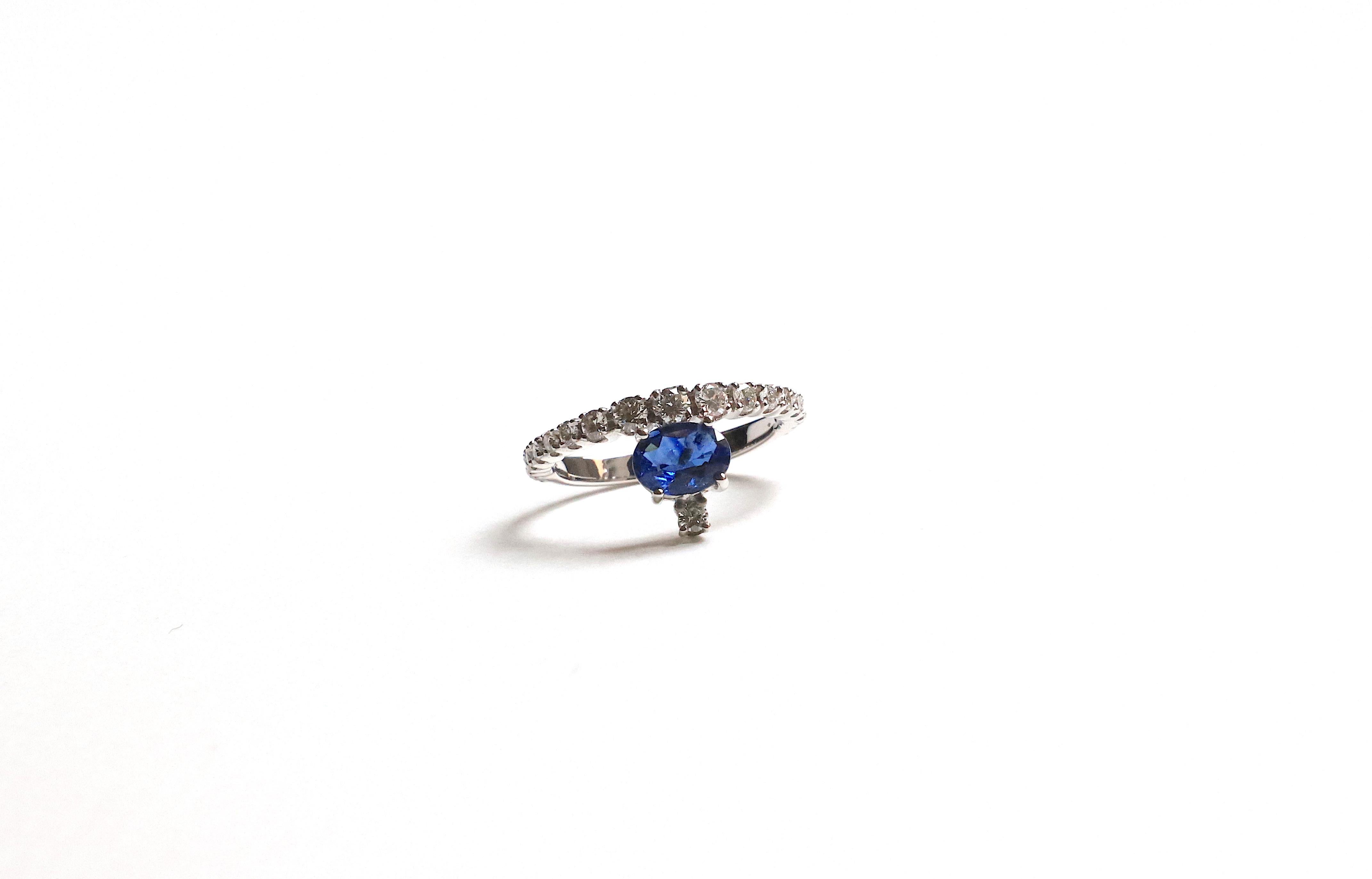 Women's Contemporary 18Karat WhiteGold 1.20 Sapphires 0.50 White Diamond Design Ring For Sale