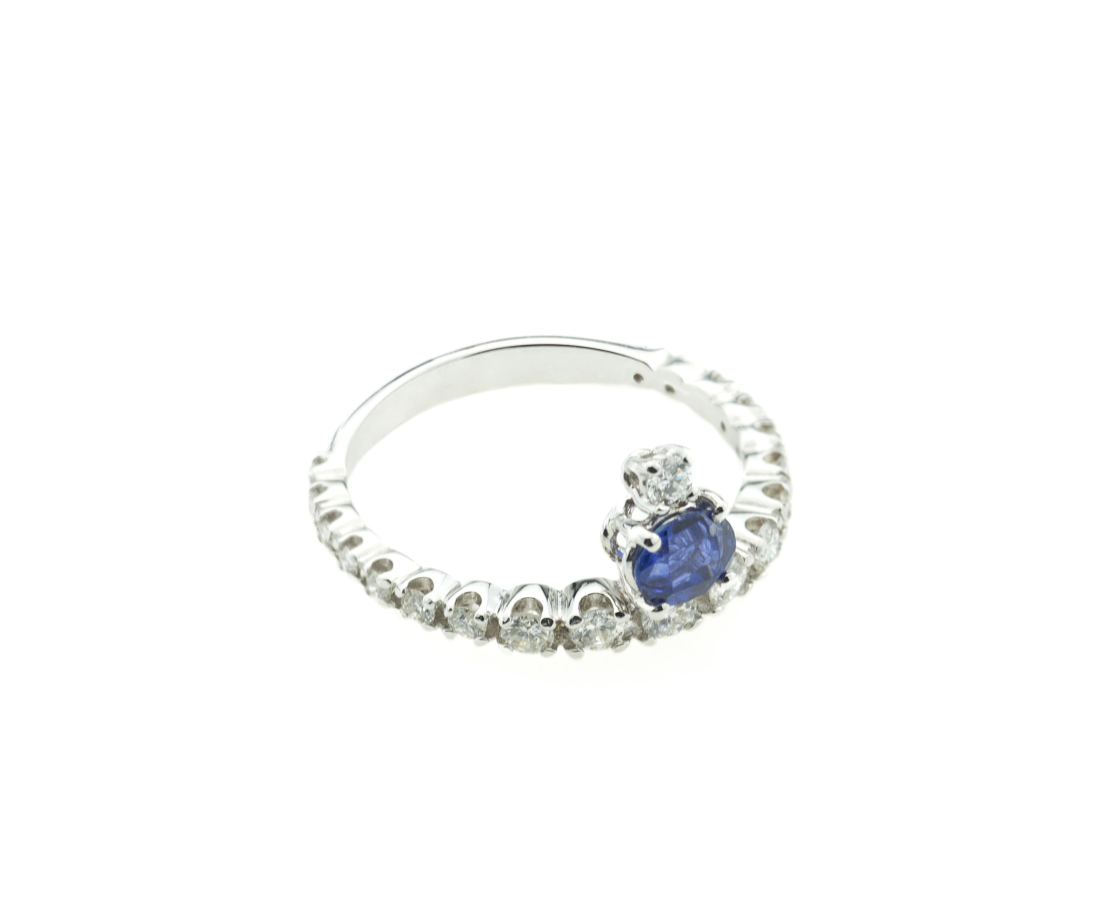 Contemporary 18Karat WhiteGold 1.20 Sapphires 0.50 White Diamond Design Ring For Sale 4