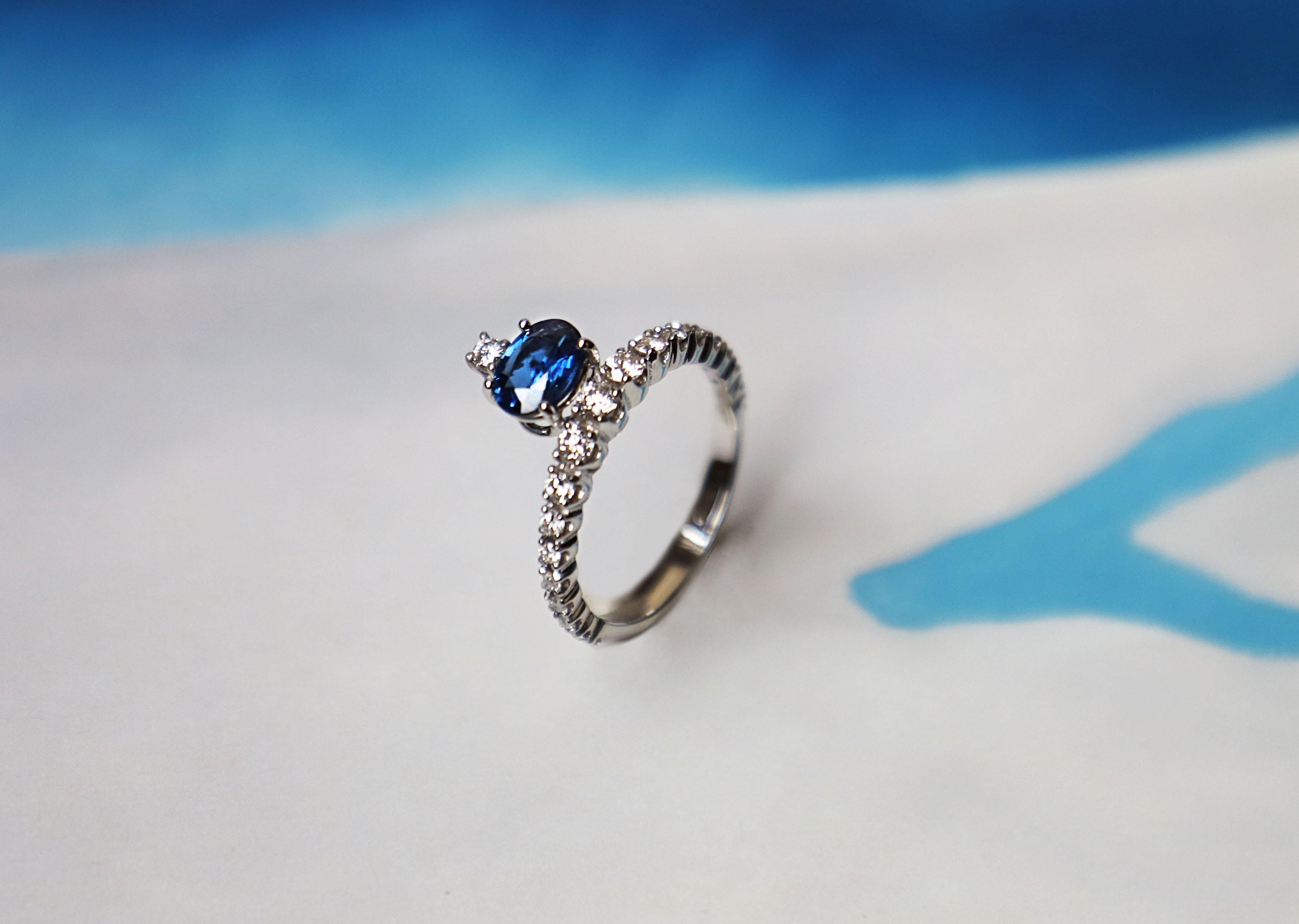 Contemporary 18Karat WhiteGold 1.20 Sapphires 0.50 White Diamond Design Ring For Sale 7