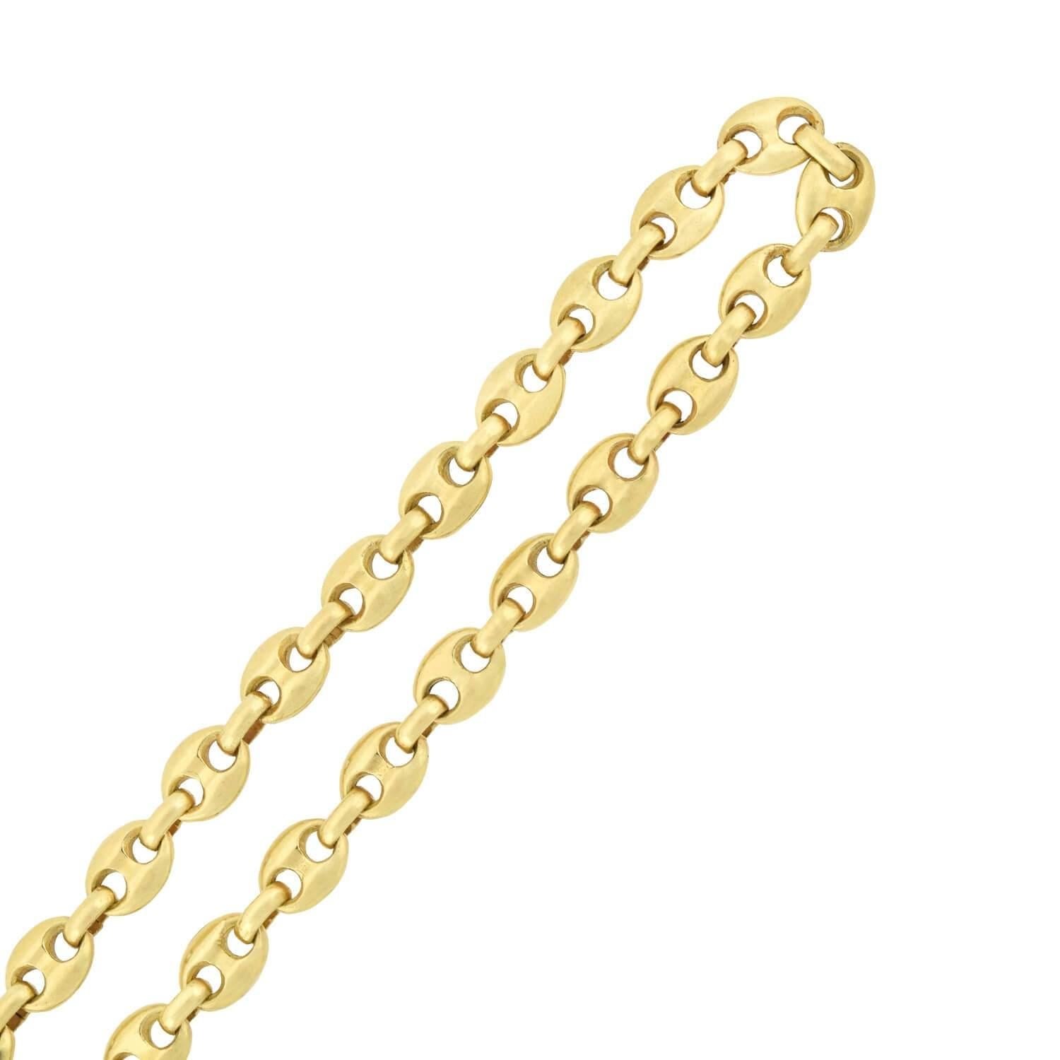 This fashionable contemporary chain necklace from the 1990s has a classic 