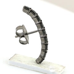 Boucles d'oreilles contemporaines en or 18KT à diamants incurvés