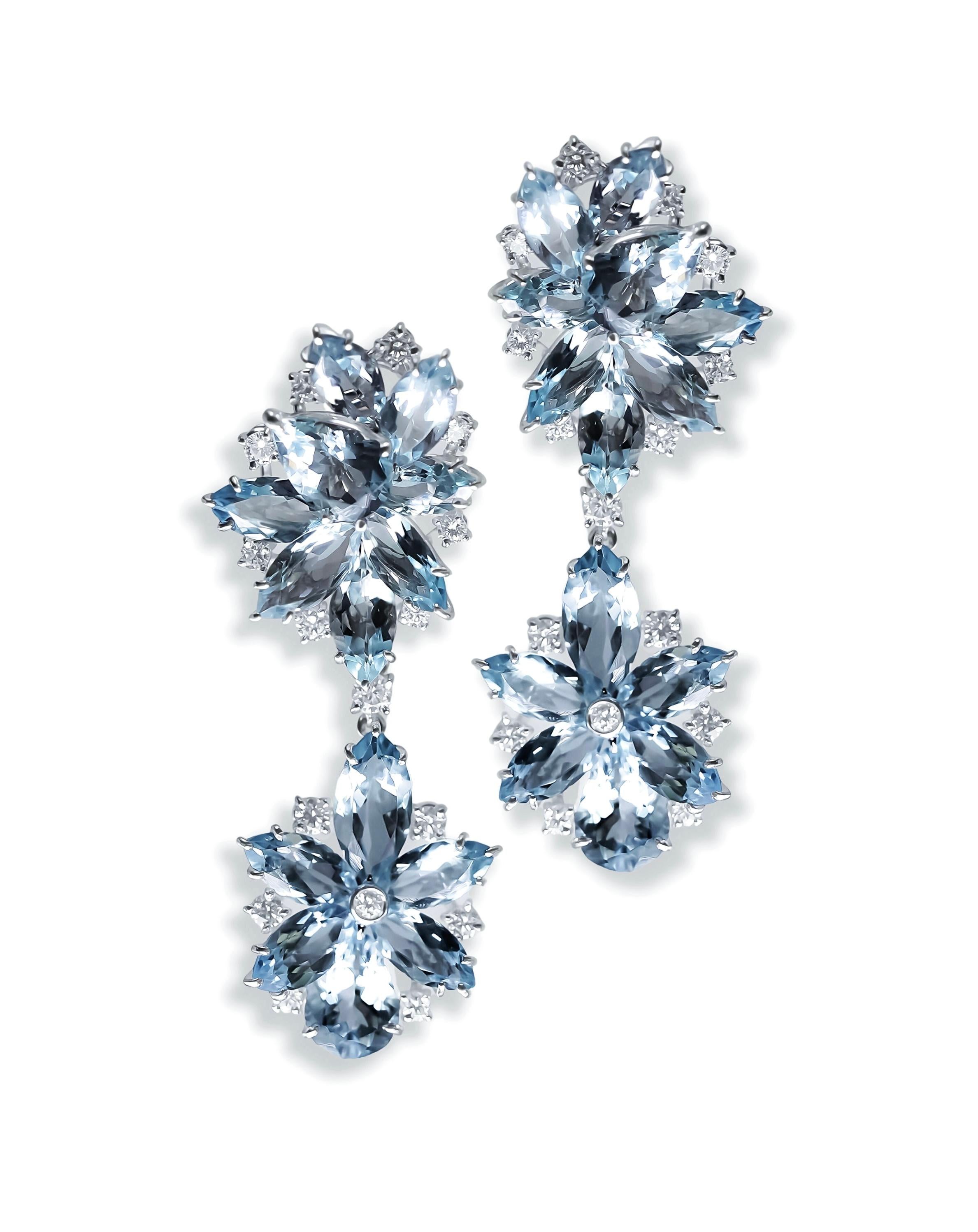 Round Cut Gorgeous 18 Karat White Gold Earrings with Natural Aquamarines and Diamonds For Sale