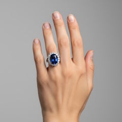 Contemporary 18kt white Gold Halo Ring with Diamonds and synthetic Sapphire