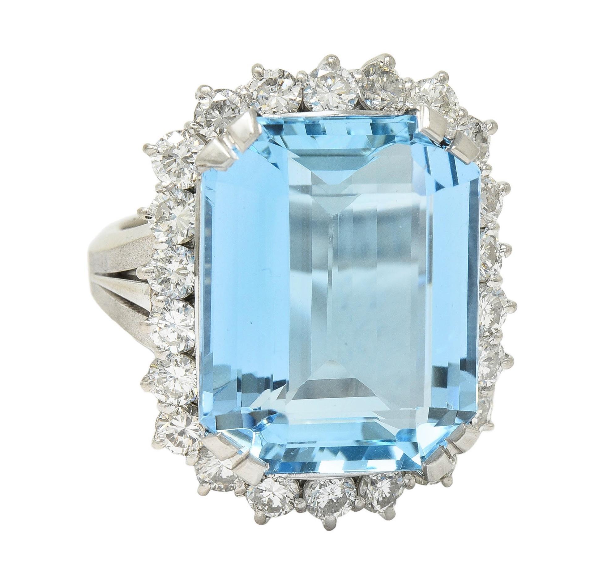 Bague de cocktail Contemporary 19.42 CTW Aquamarine Diamond Platinum Halo en vente 6