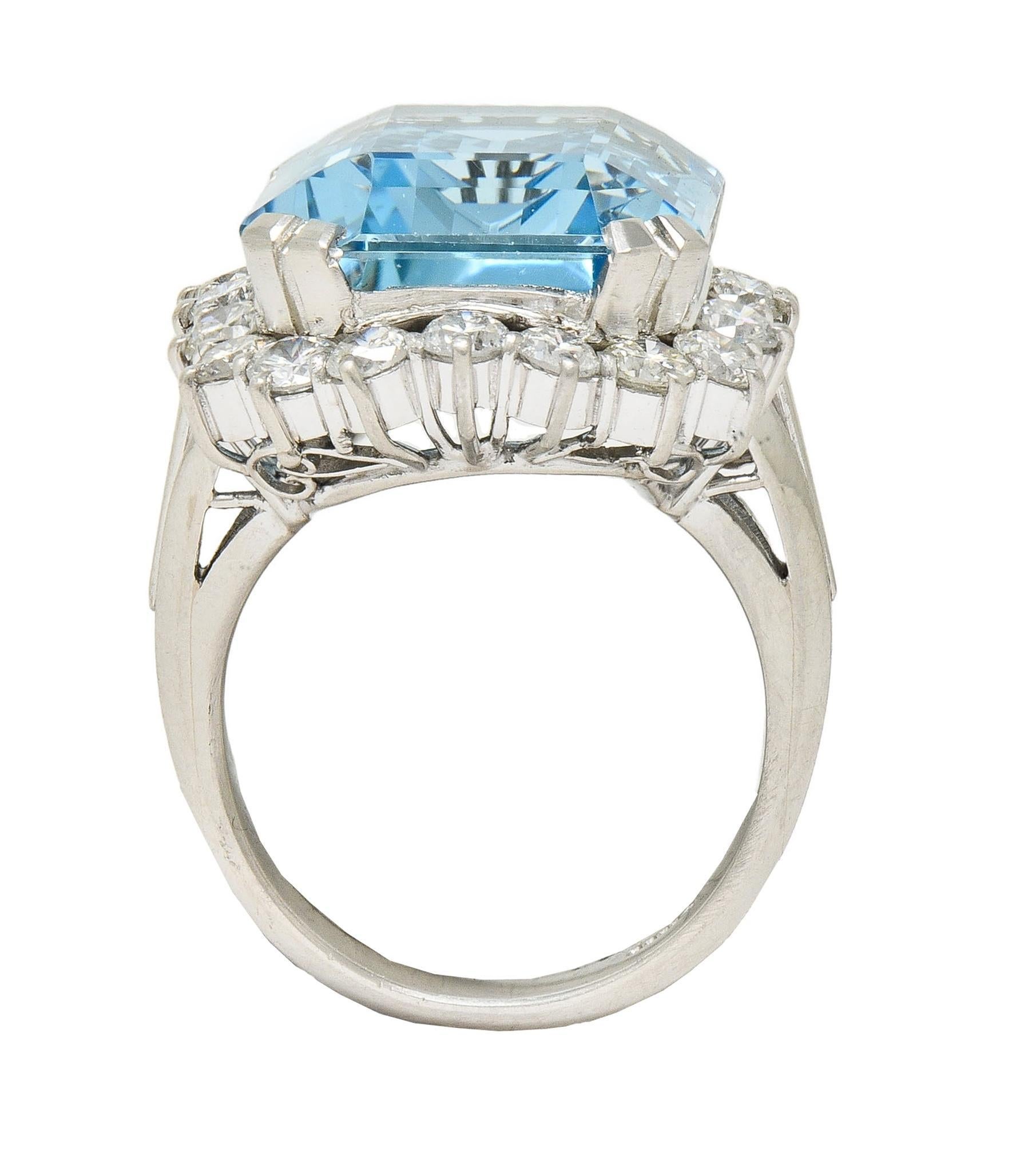 Bague de cocktail Contemporary 19.42 CTW Aquamarine Diamond Platinum Halo en vente 7