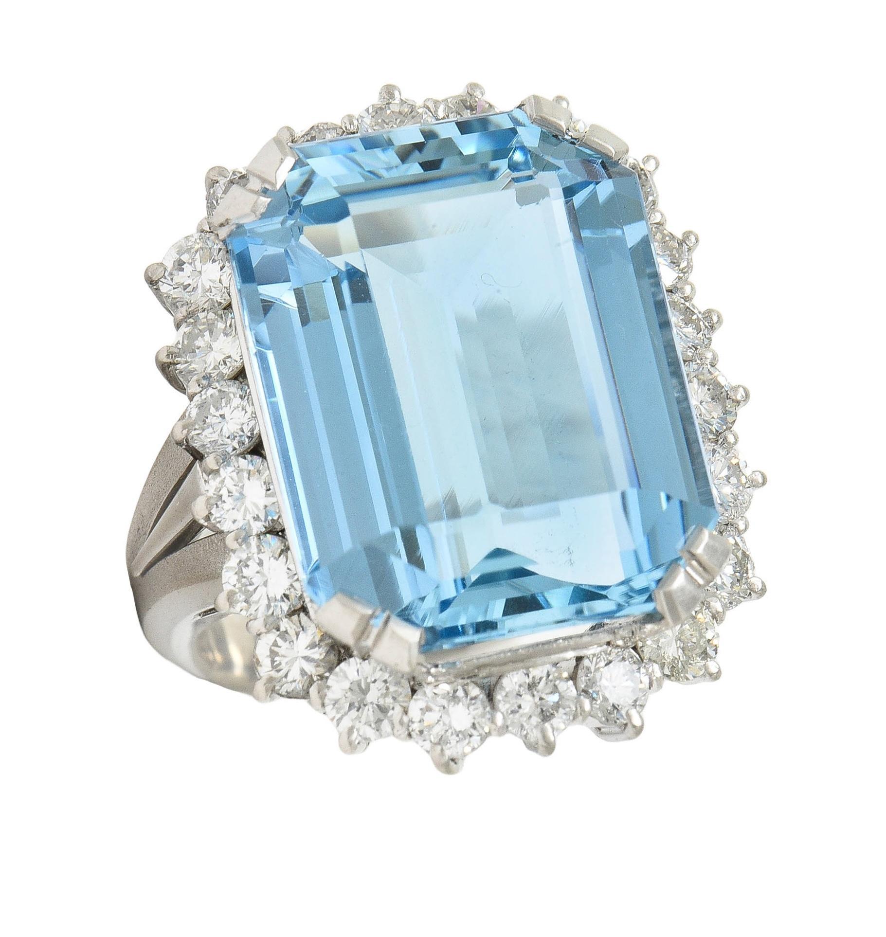 Bague de cocktail Contemporary 19.42 CTW Aquamarine Diamond Platinum Halo en vente 9