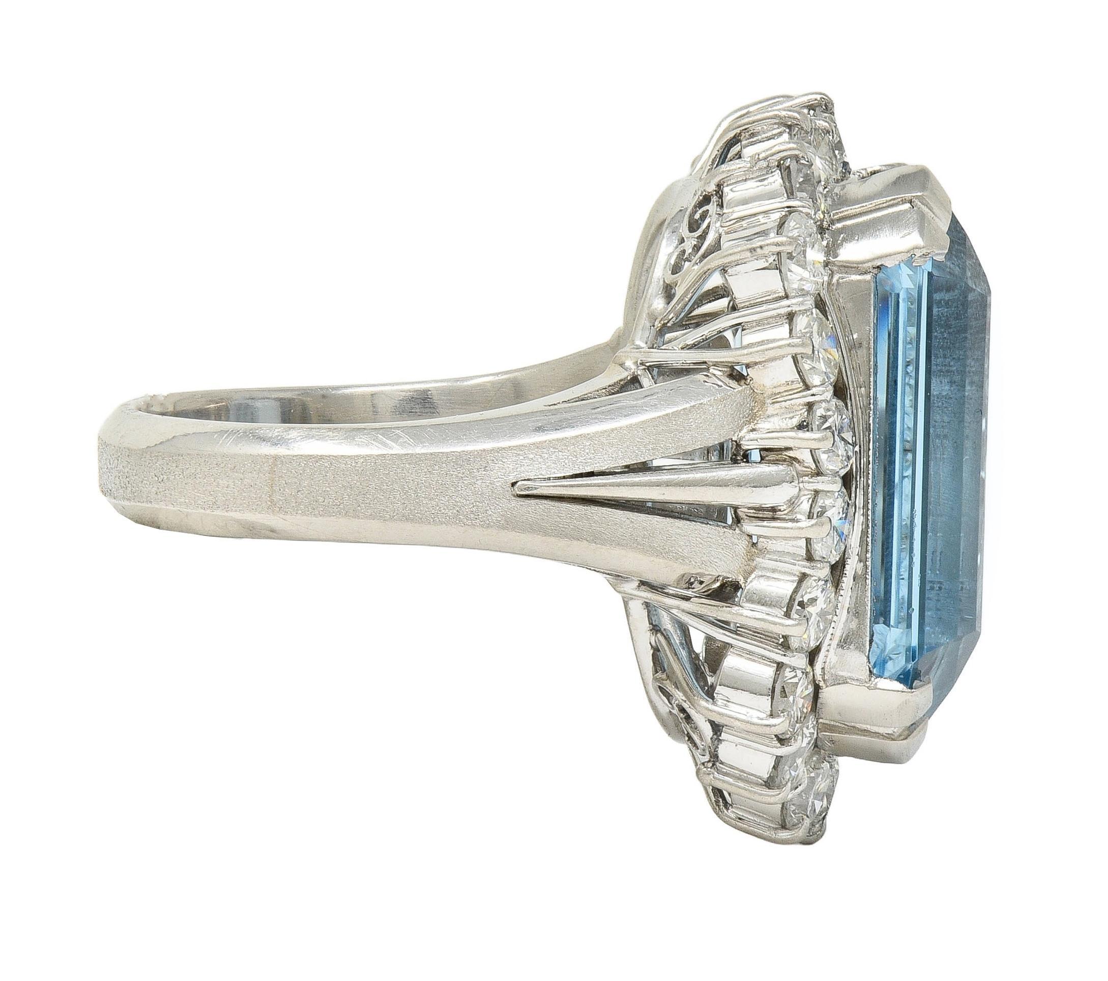 Bague de cocktail Contemporary 19.42 CTW Aquamarine Diamond Platinum Halo Excellent état - En vente à Philadelphia, PA