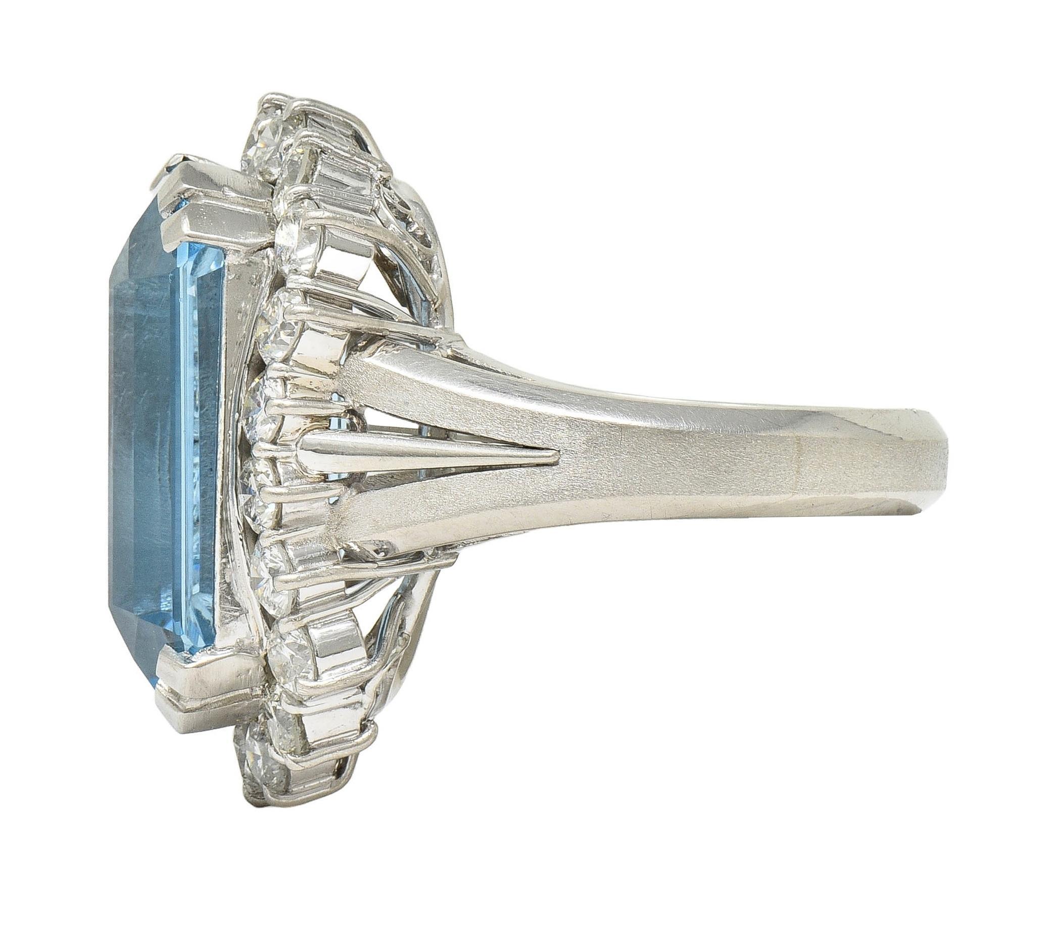 Bague de cocktail Contemporary 19.42 CTW Aquamarine Diamond Platinum Halo en vente 1