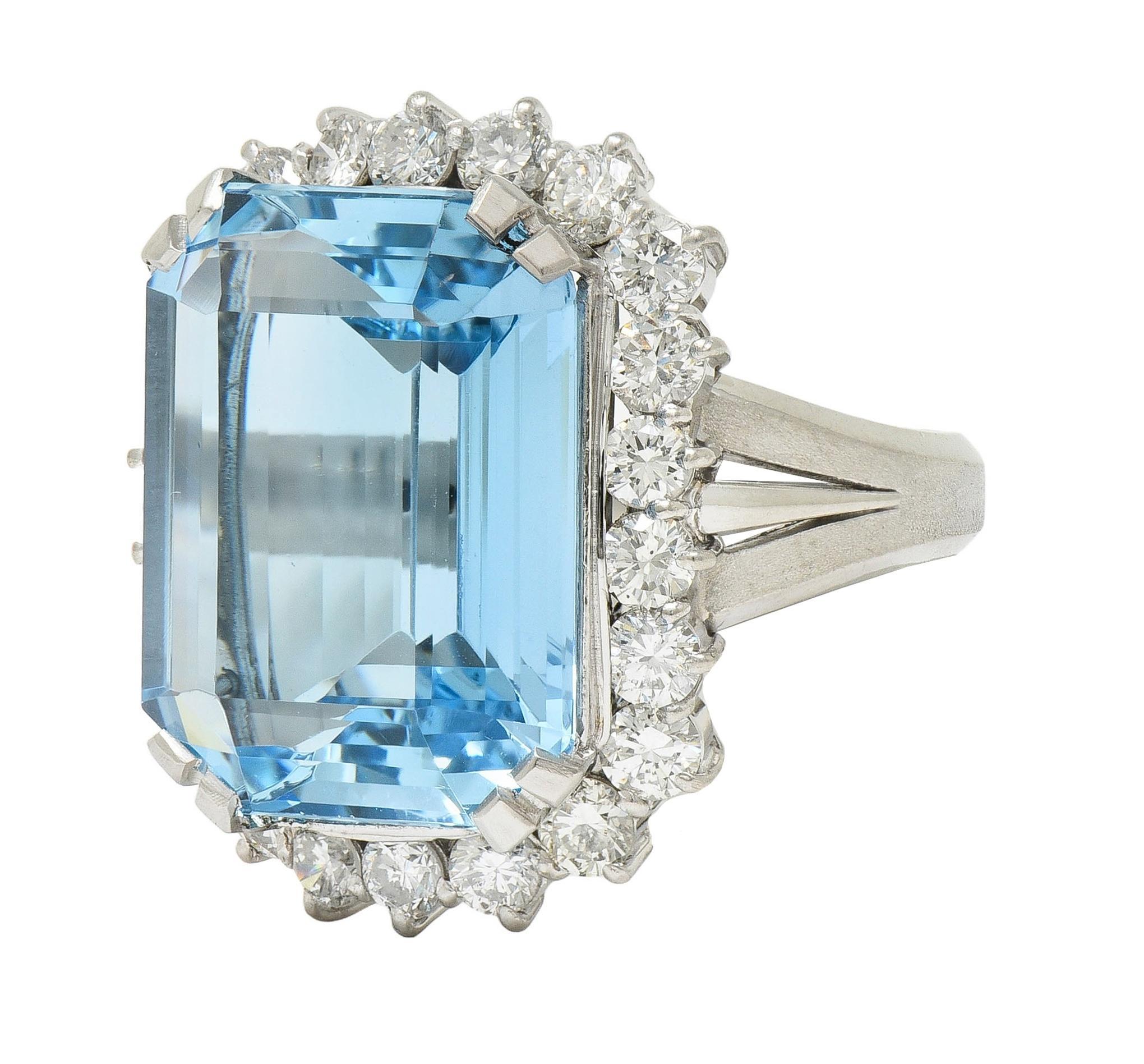Bague de cocktail Contemporary 19.42 CTW Aquamarine Diamond Platinum Halo en vente 2