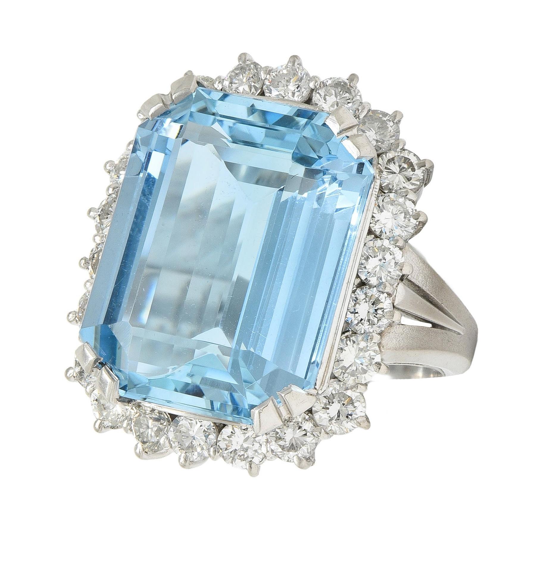 Bague de cocktail Contemporary 19.42 CTW Aquamarine Diamond Platinum Halo en vente 4