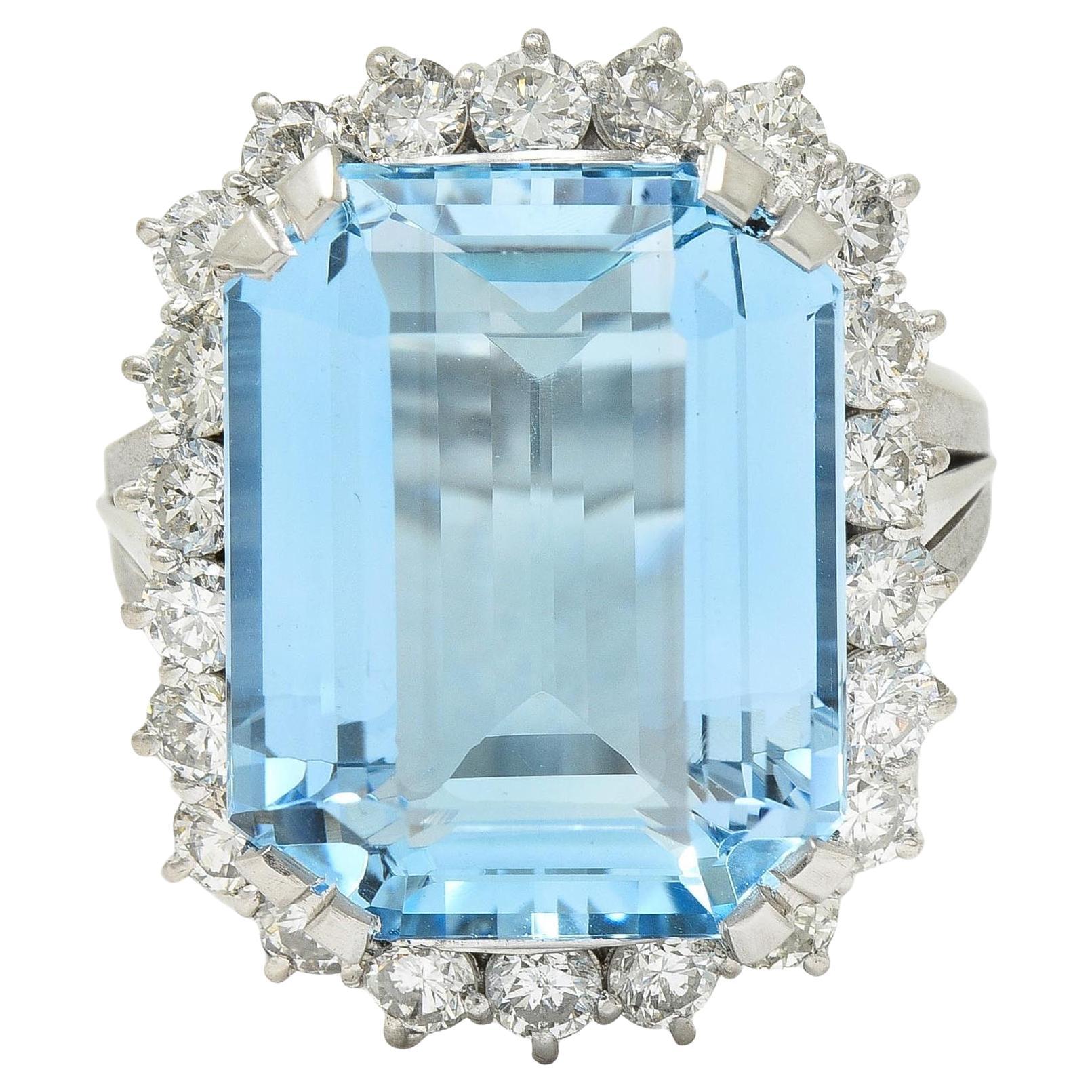 Anillo de cóctel contemporáneo con halo de platino y diamantes aguamarina de 19,42 quilates