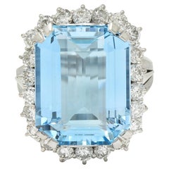 Anillo de cóctel contemporáneo con halo de platino y diamantes aguamarina de 19,42 quilates