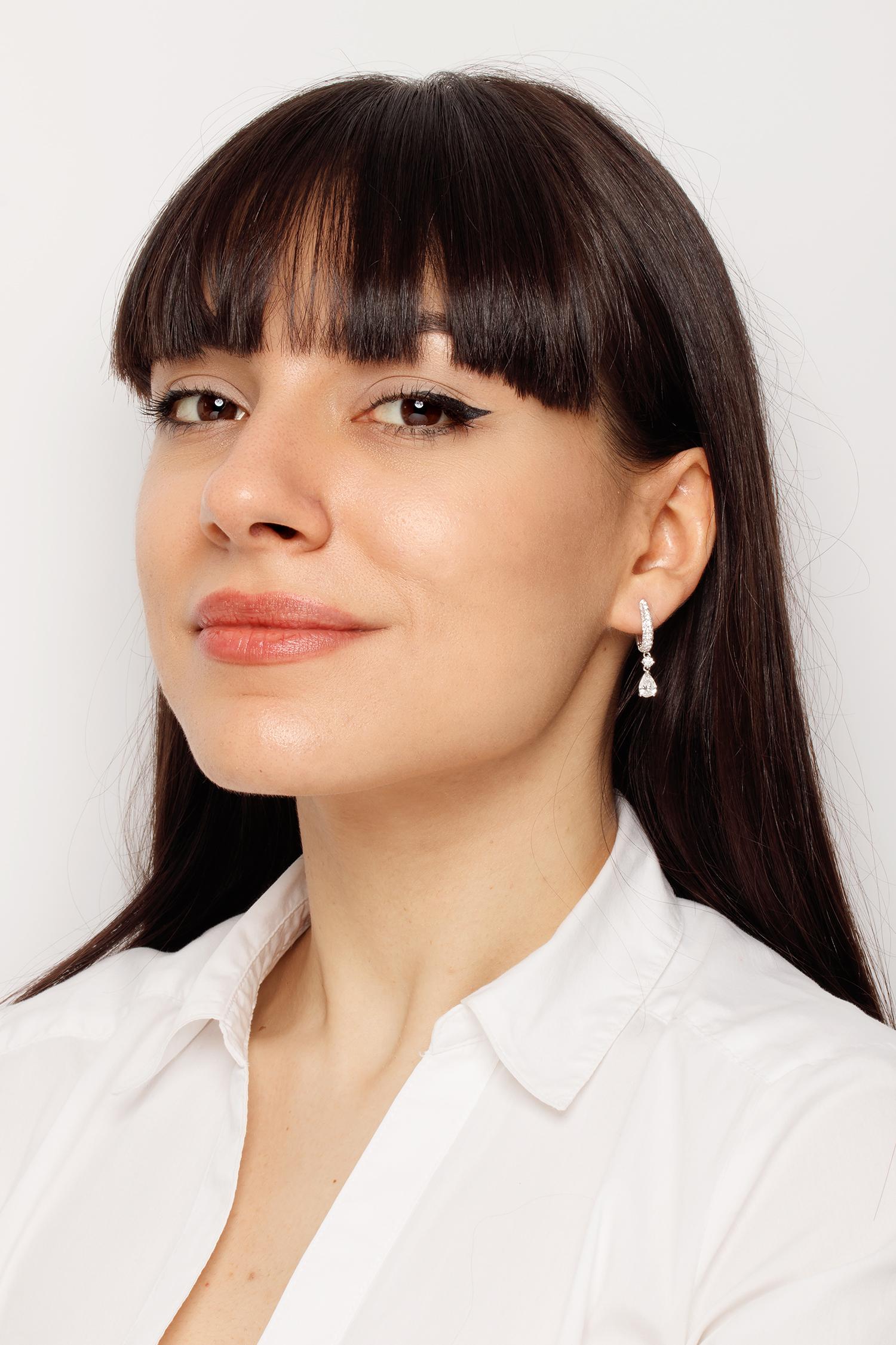 Taille poire Contemporary 1.95ct Diamond Drop Earrings en vente