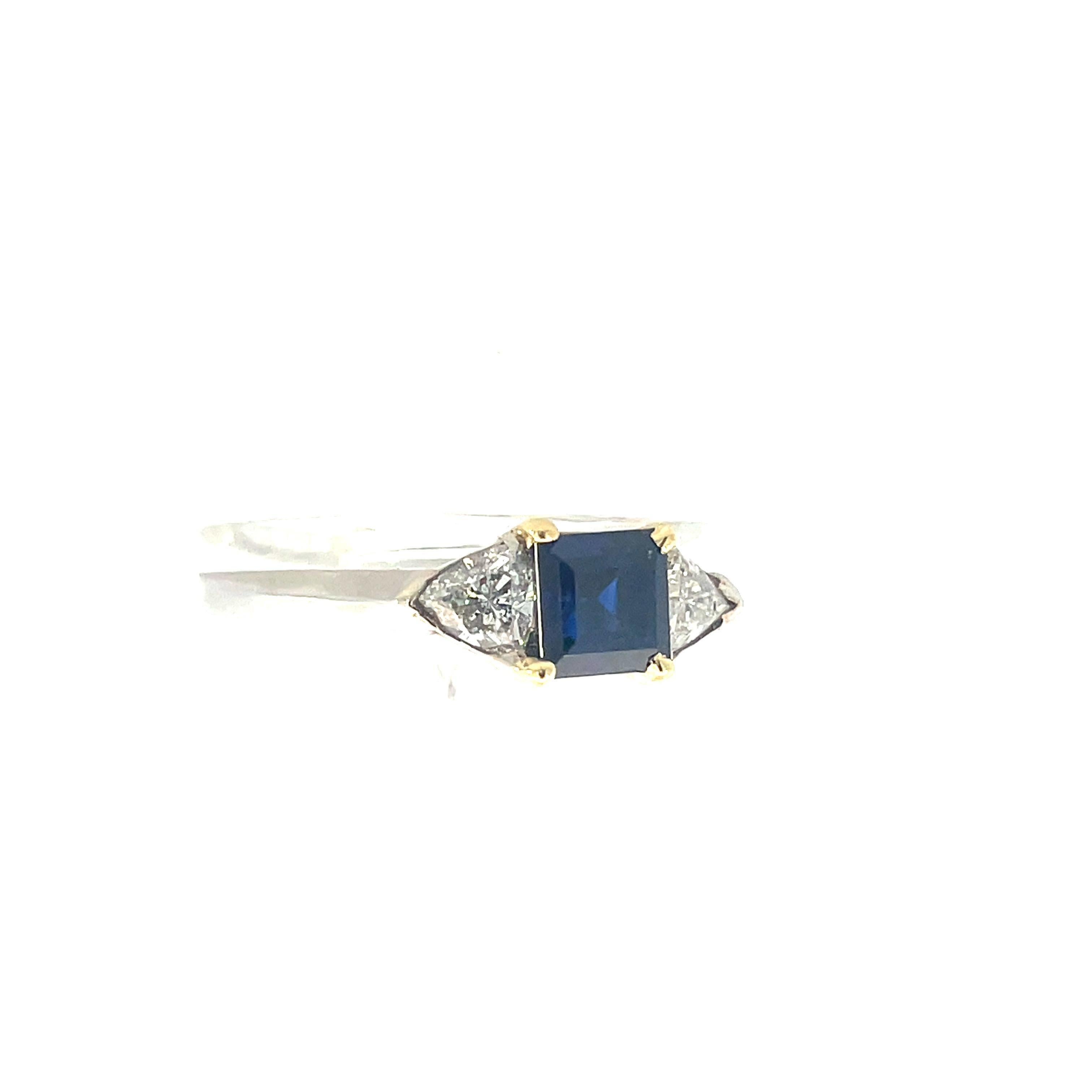 Contemporary 1980 Platinum w/ 18K Yellow Gold Blue Sapphire and Diamond Ring  In Excellent Condition For Sale In Lexington, KY