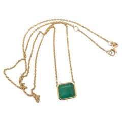 Contemporary 2 Carat Emerald Necklace 18K Yellow Gold