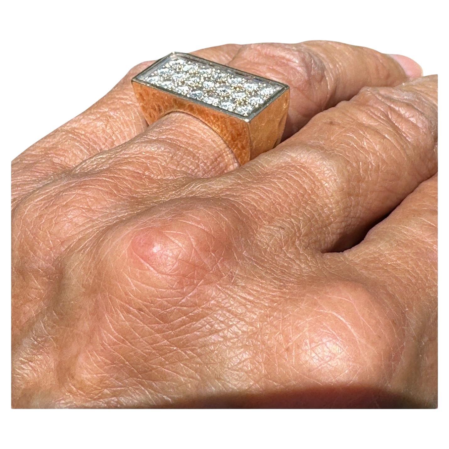 Anillo contemporáneo de oro amarillo con diamantes pavé de 2 quilates VS F/G 12x24mm en venta