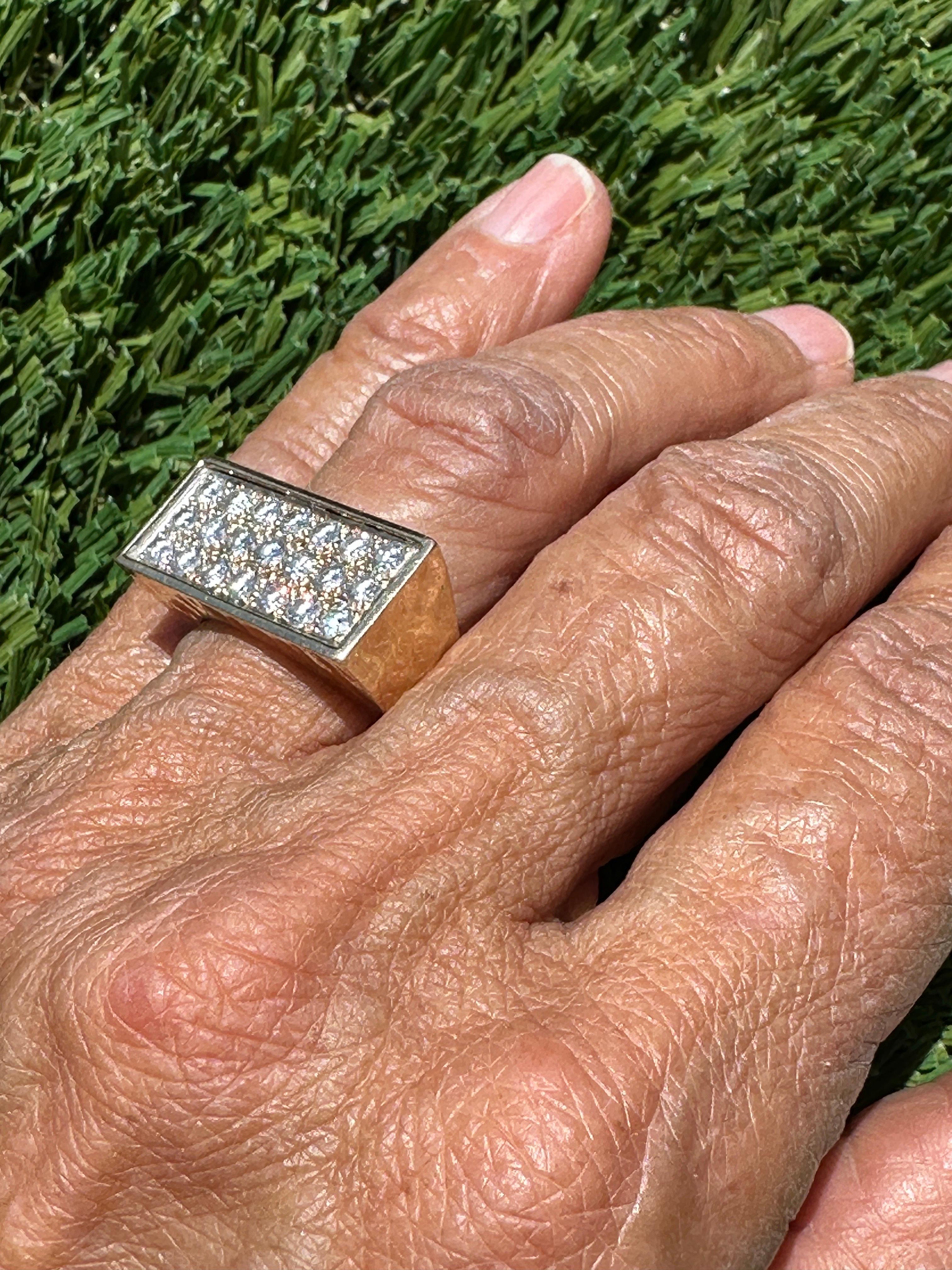 Anillo contemporáneo de oro amarillo con diamantes pavé de 2 quilates VS F/G 12x24mm en Excelente estado para la venta en Laguna Hills, CA
