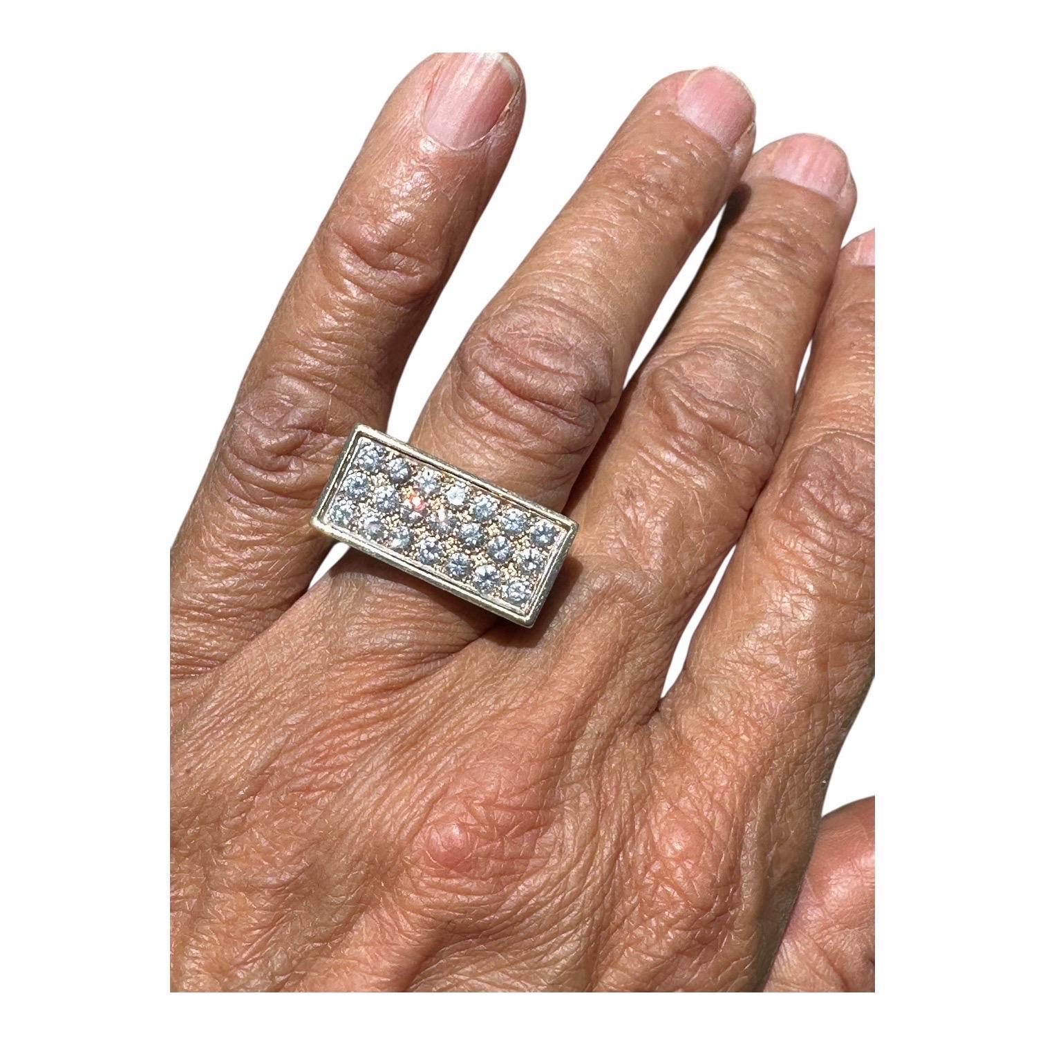 Femenino o masculino Anillo contemporáneo de oro amarillo con diamantes pavé de 2 quilates VS F/G 12x24mm en venta