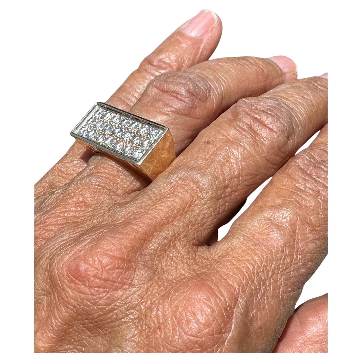 Anillo contemporáneo de oro amarillo con diamantes pavé de 2 quilates VS F/G 12x24mm Corte redondo en venta