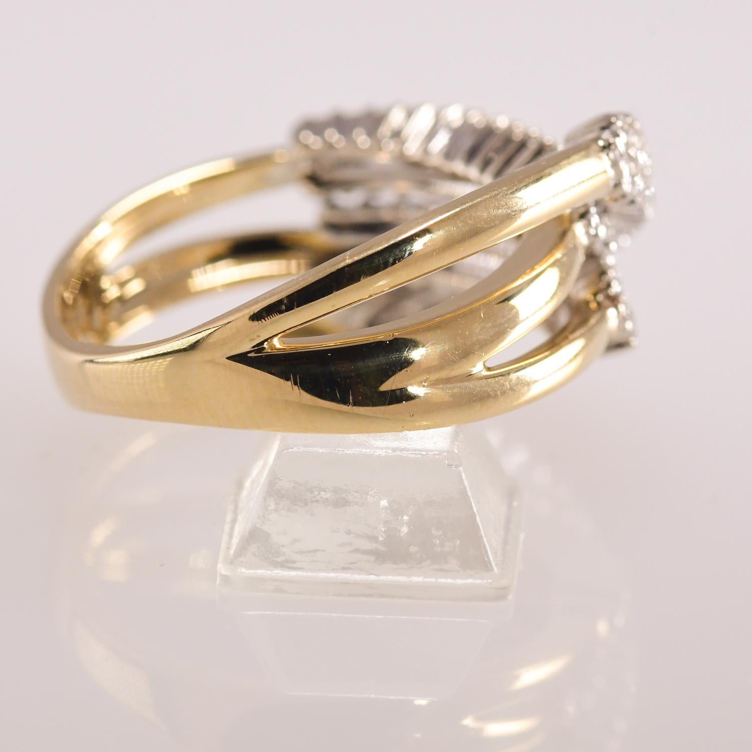 Contemporary 2.0 Carat Diamond Crossover Ring 18 Karat Gold 12.80 Grams In Excellent Condition In Daytona Beach, FL