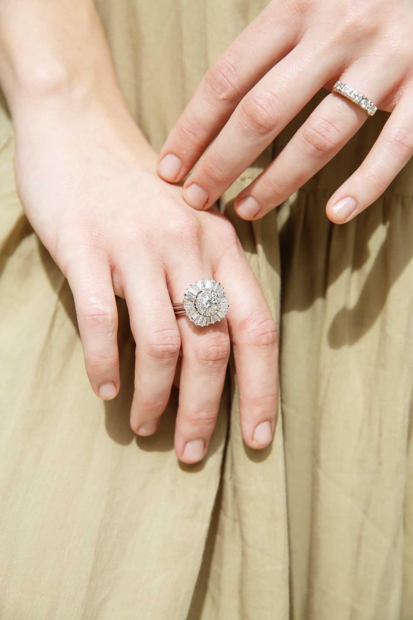  Bague ballerine contemporaine en or blanc 18 carats, 2,00 carats de diamants des années 1980 Pour femmes 