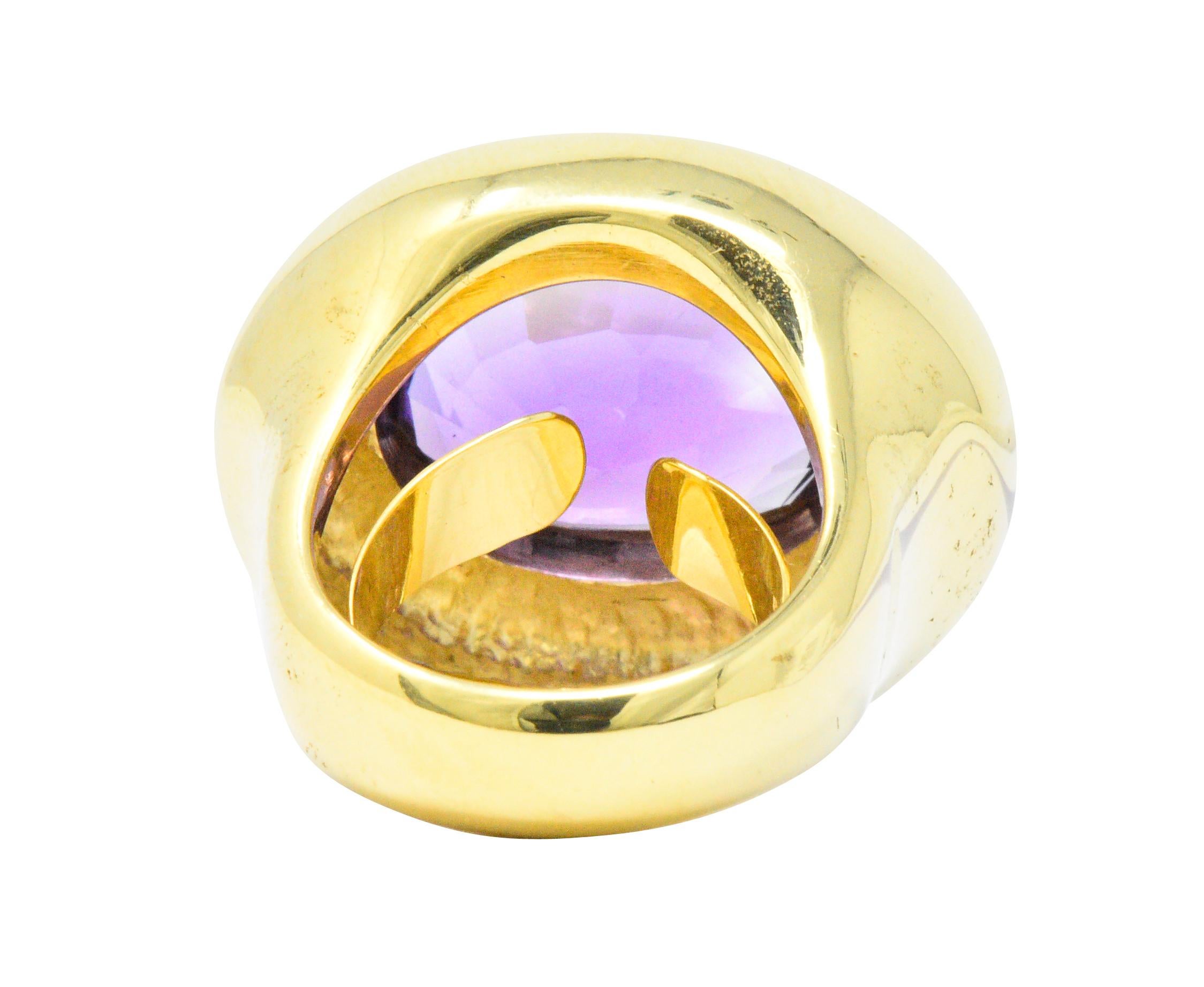 Contemporary 20.00 Carat Amethyst 18 Karat Gold Cocktail Ring im Zustand „Hervorragend“ in Philadelphia, PA