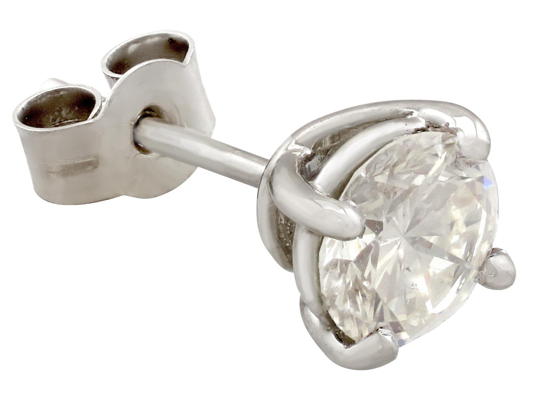 Contemporary 2000s 1.60 carat Diamond and White Gold Stud Earrings In Excellent Condition In Jesmond, Newcastle Upon Tyne
