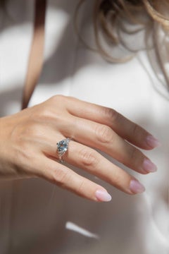 Contemporary 2.00ct Pear Cut Aquamarine & Diamond Ring 18 Carat White Gold