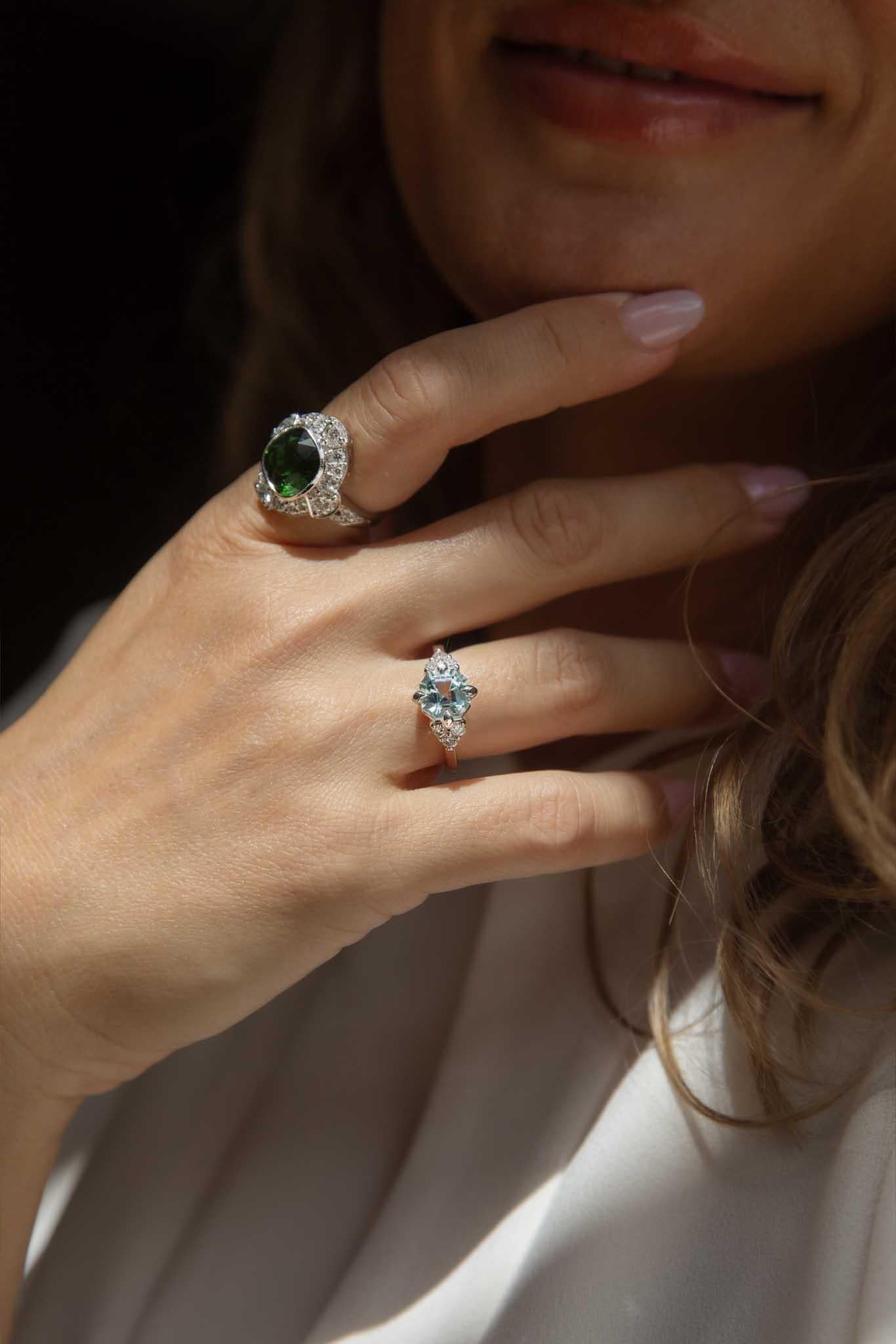 Contemporary 2.00ct Pear Cut Aquamarine & Diamond Ring 18 Carat White Gold For Sale 1