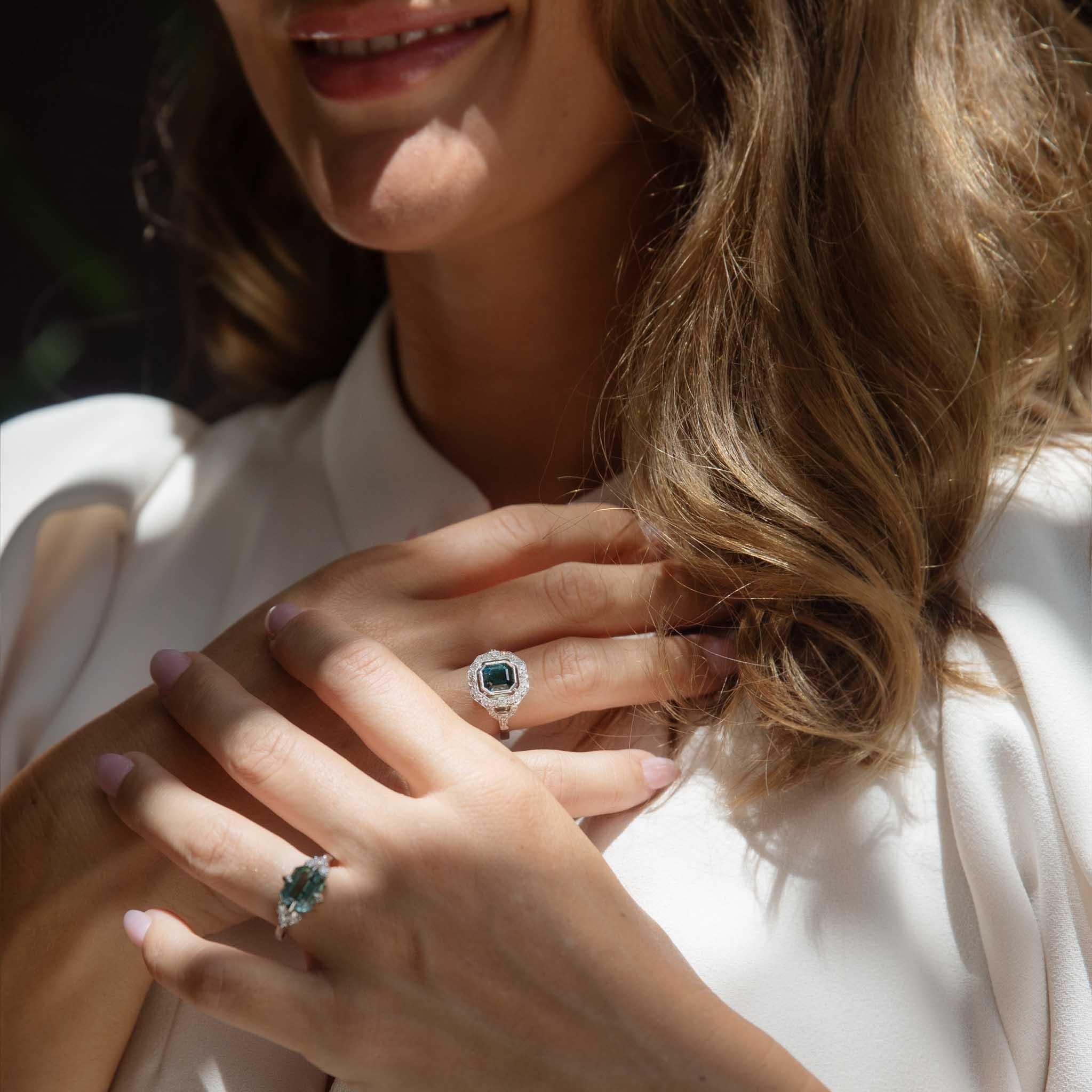 Contemporary 2.00ct Teal Indicolite Tourmaline & Diamond Ring 18ct White Gold For Sale 6