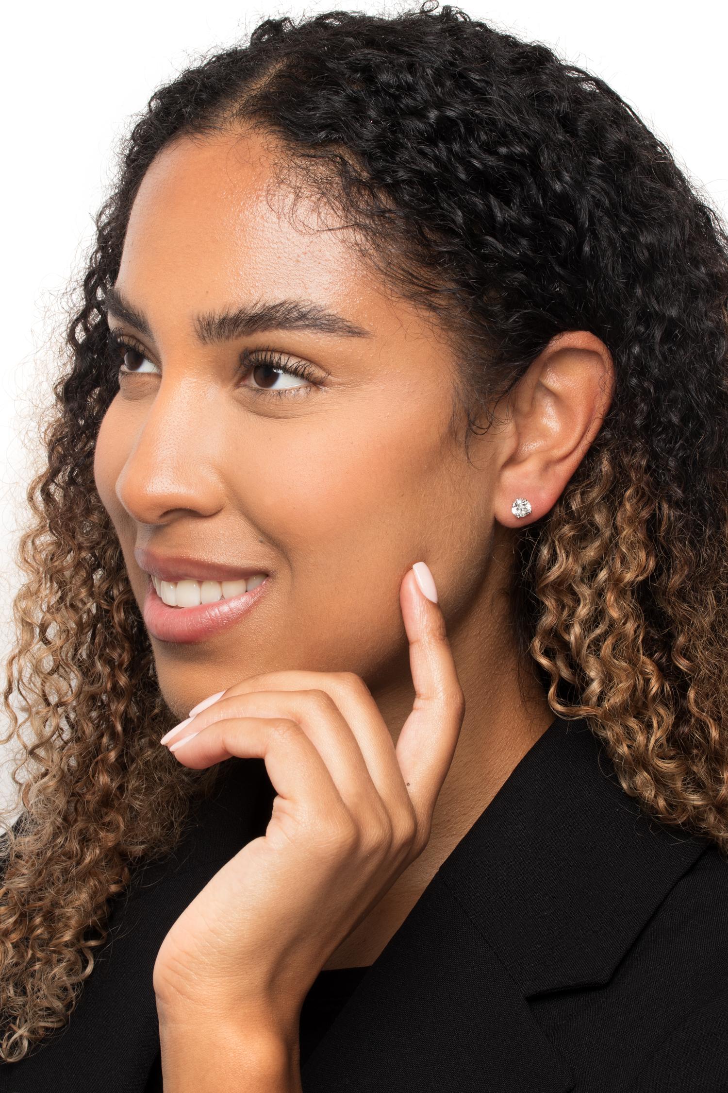 Taille brillant Contemporary 2.02ct Diamond Studs en vente