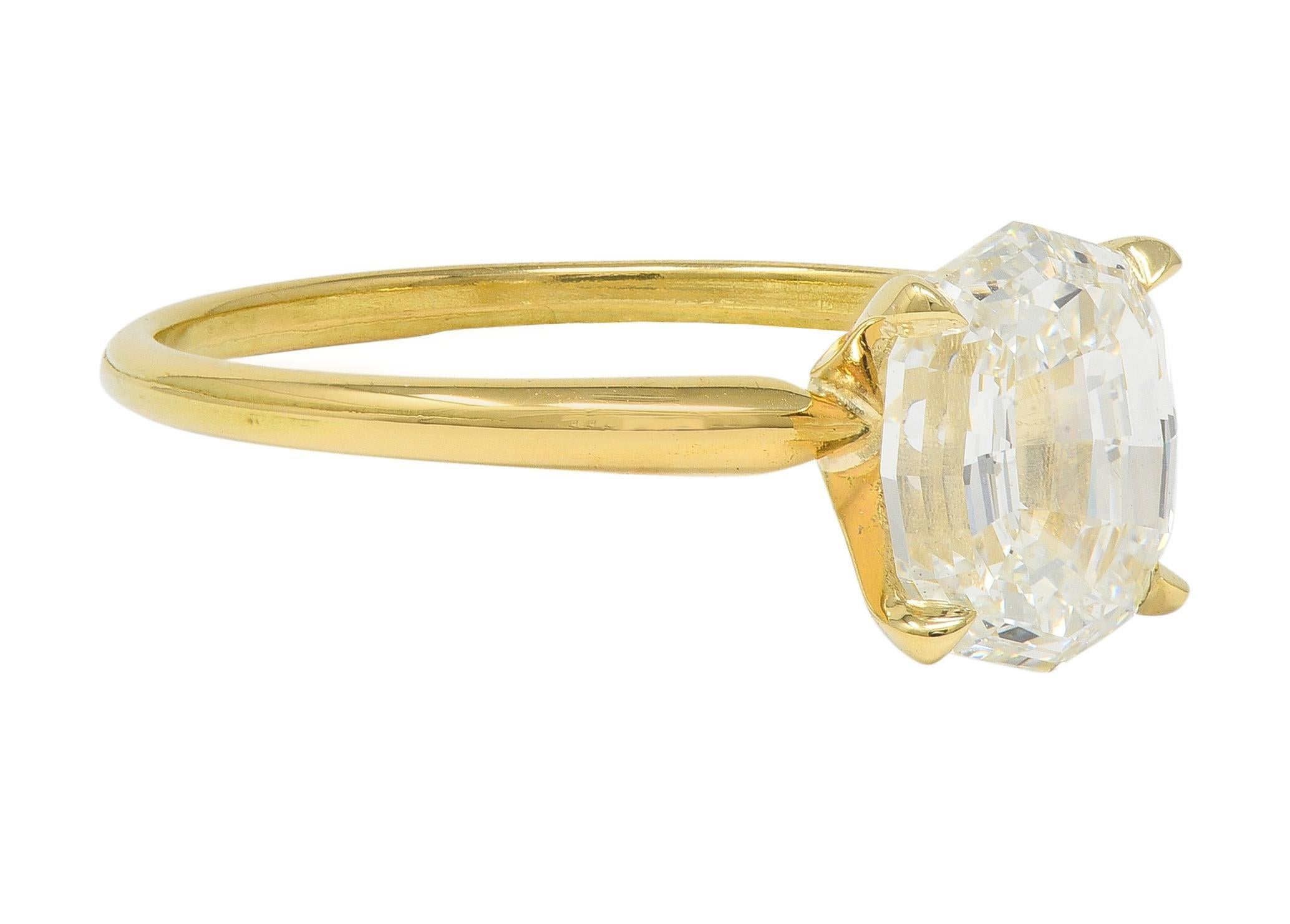 Contemporaneo Anello di fidanzamento solitario in oro 18 carati Contemporary con diamante ovale da 2,06 CTW GIA in vendita