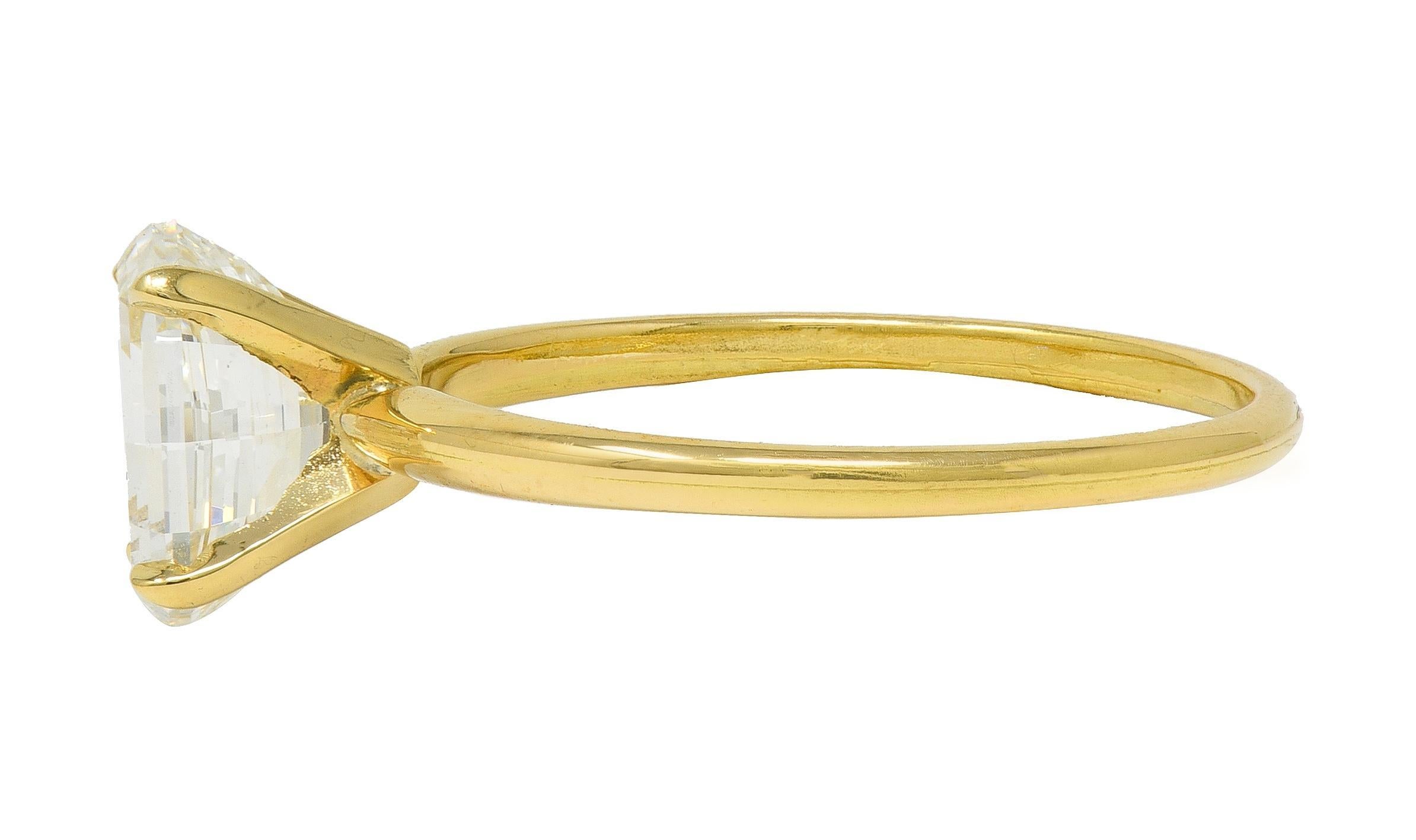 Donna Anello di fidanzamento solitario in oro 18 carati Contemporary con diamante ovale da 2,06 CTW GIA in vendita