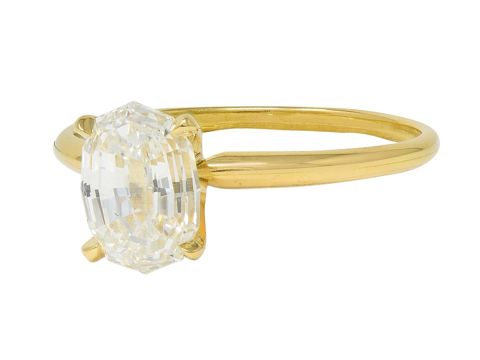 Anello di fidanzamento solitario in oro 18 carati Contemporary con diamante ovale da 2,06 CTW GIA in vendita 1