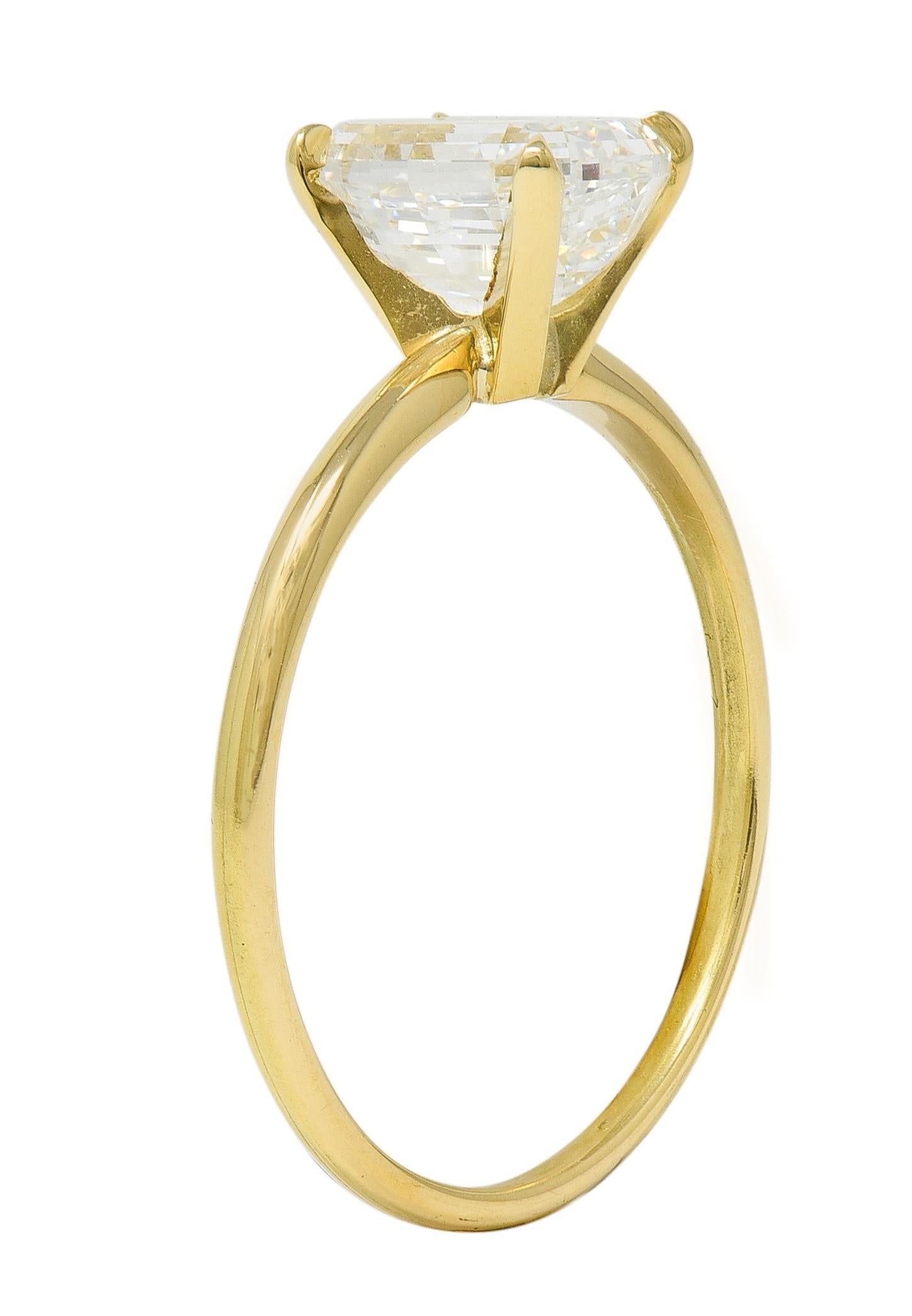 Anello di fidanzamento solitario in oro 18 carati Contemporary con diamante ovale da 2,06 CTW GIA in vendita 2