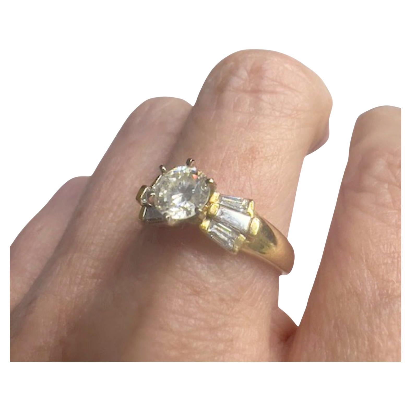 Contemporary 0.50 carat Gold Fashion Ring
