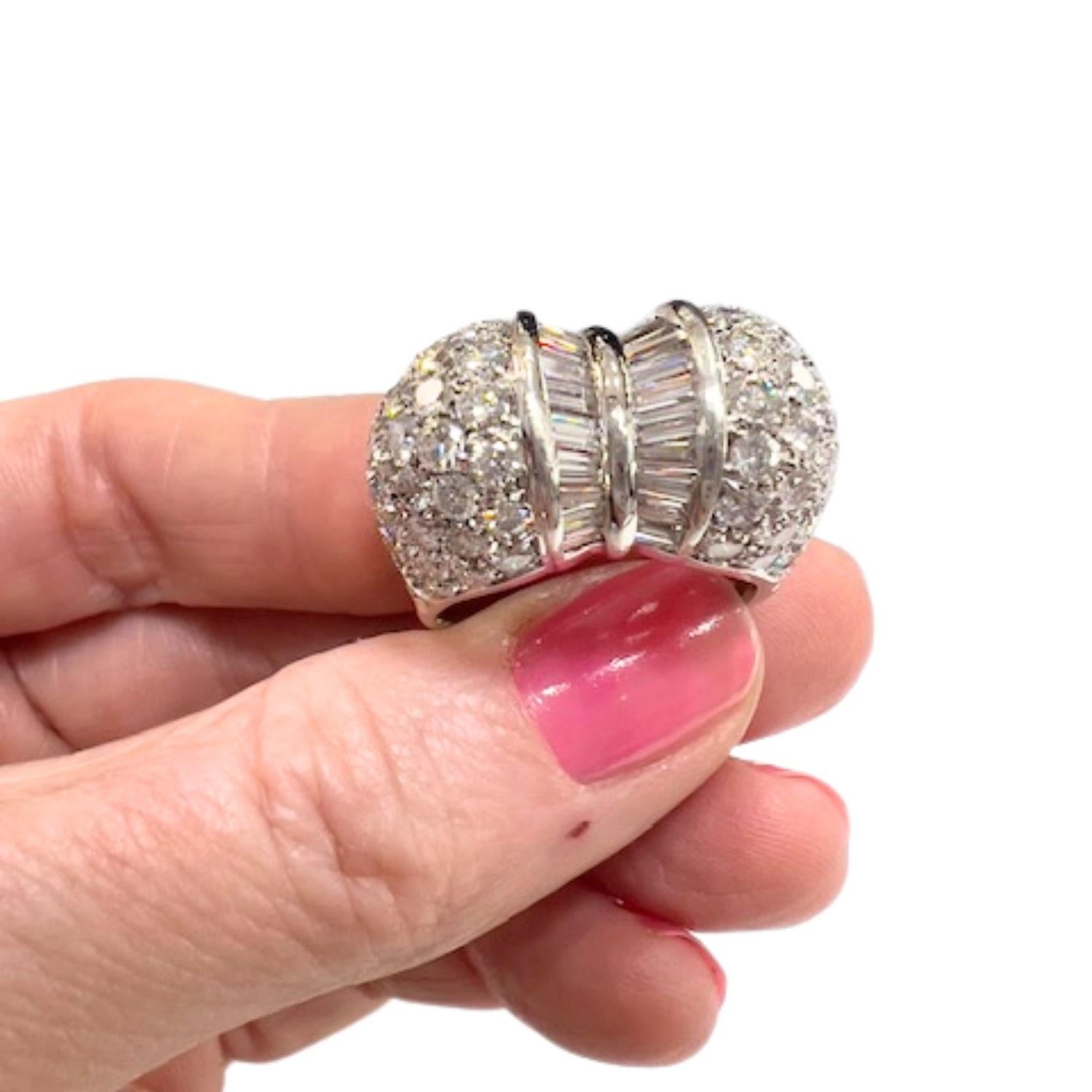 5.84 carat Diamonds 18k Gold Dome Ring In Good Condition For Sale In MADRID, ES