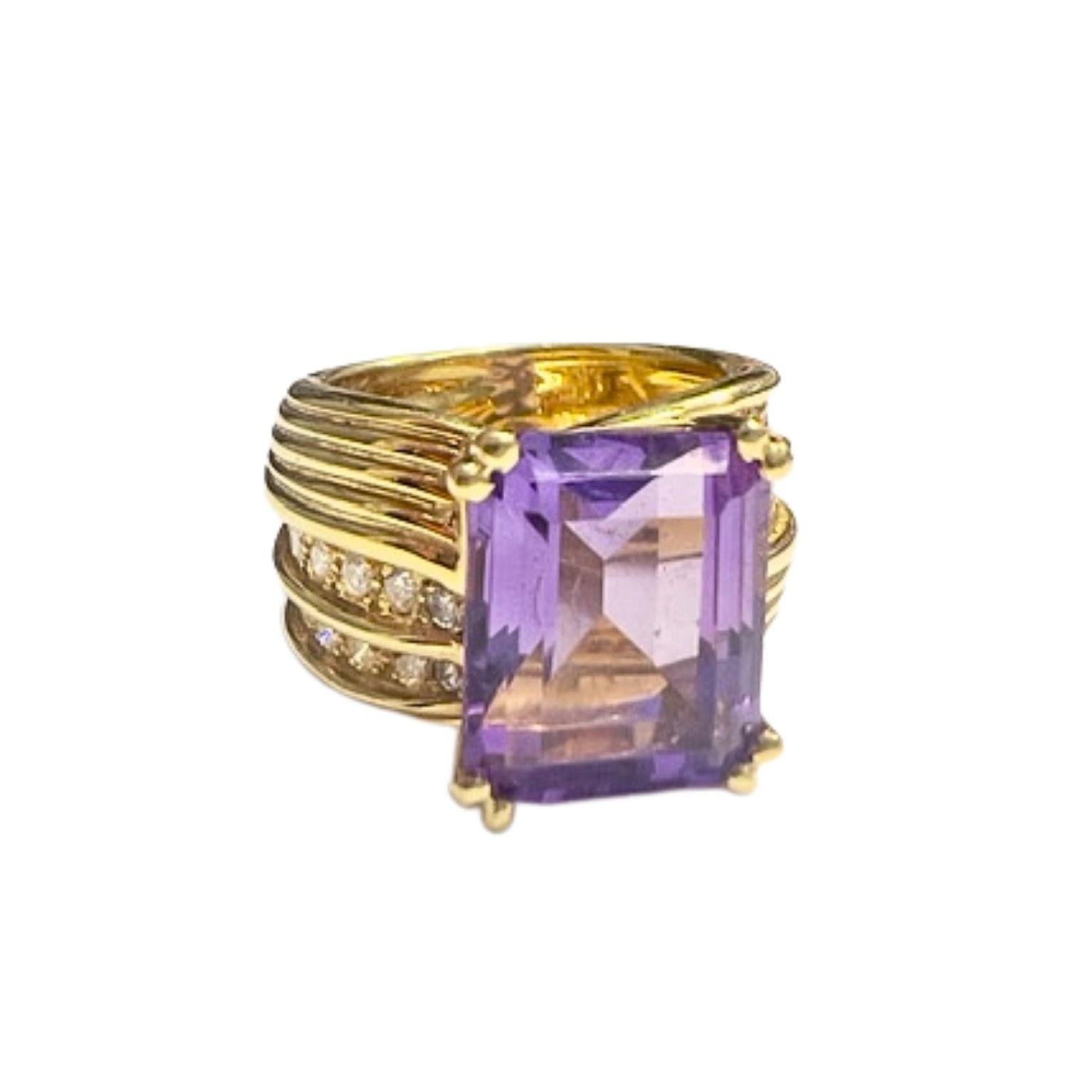 This contemporary ring from the 20th century is crafted in 18K gold and features Diamonds and amethysts.

 It has a weight of 16.17 grams and is sized 14/54. 

The amethyst is emerald-cut and faceted, weighing 6.07 carats and measuring 1.2 x 1 mm.