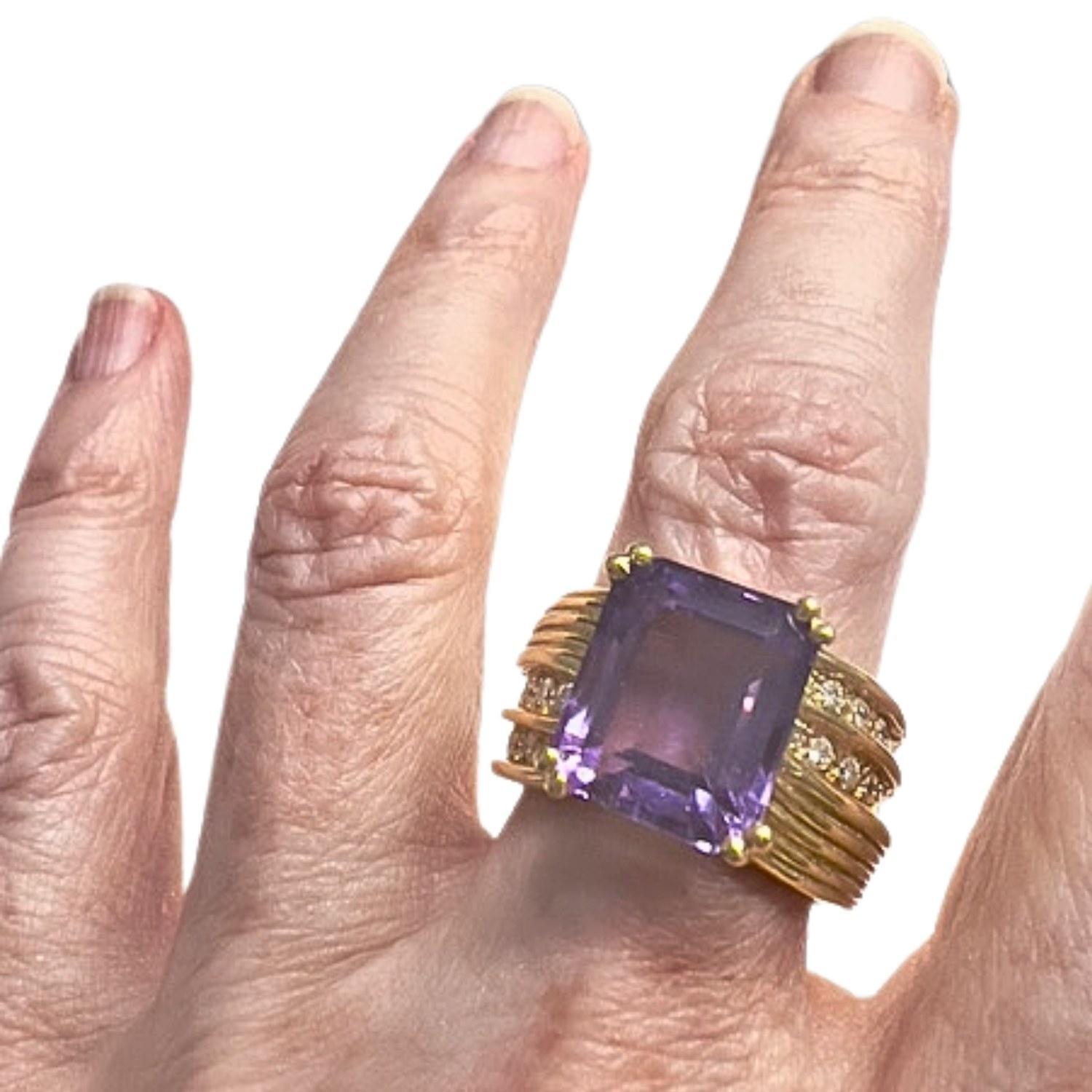 Emerald Cut Contemporary 20th Century Diamond and 6.07 carats Amethyst Gold Ring