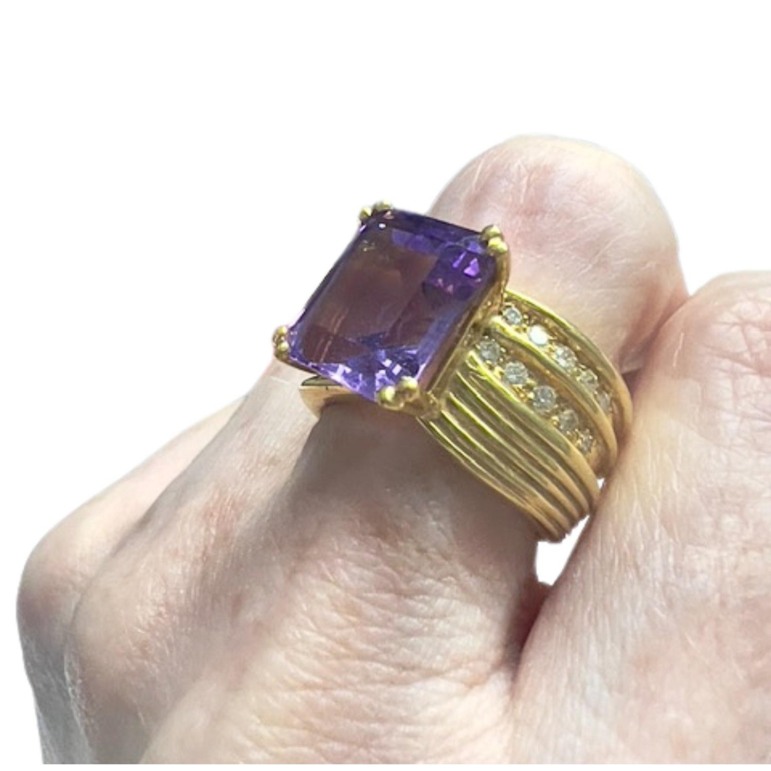Women's Contemporary 20th Century Diamond and 6.07 carats Amethyst Gold Ring