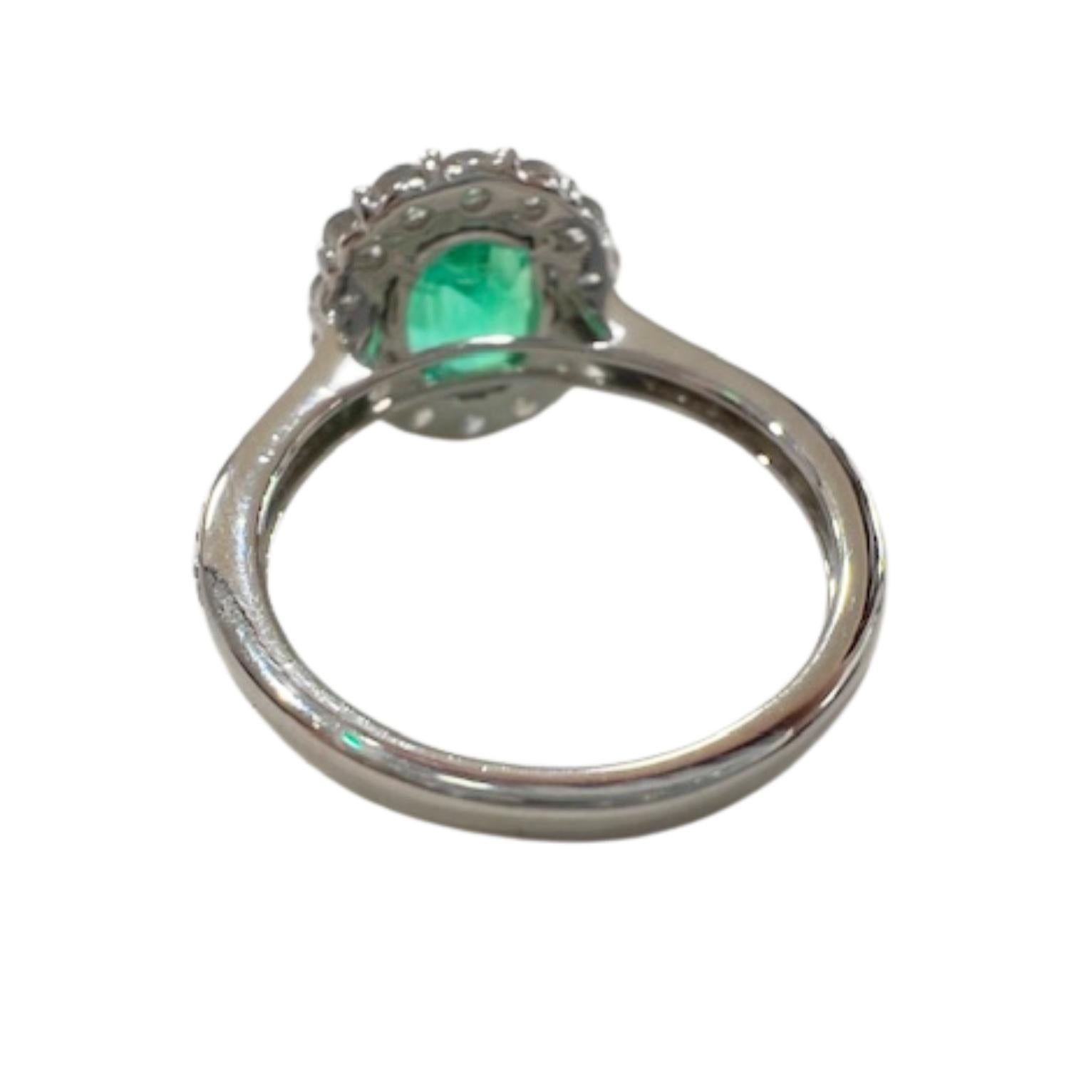 Emerald Cut Contemporary 20th Century Diamond and Emerald  18K White Gold Ring For Sale