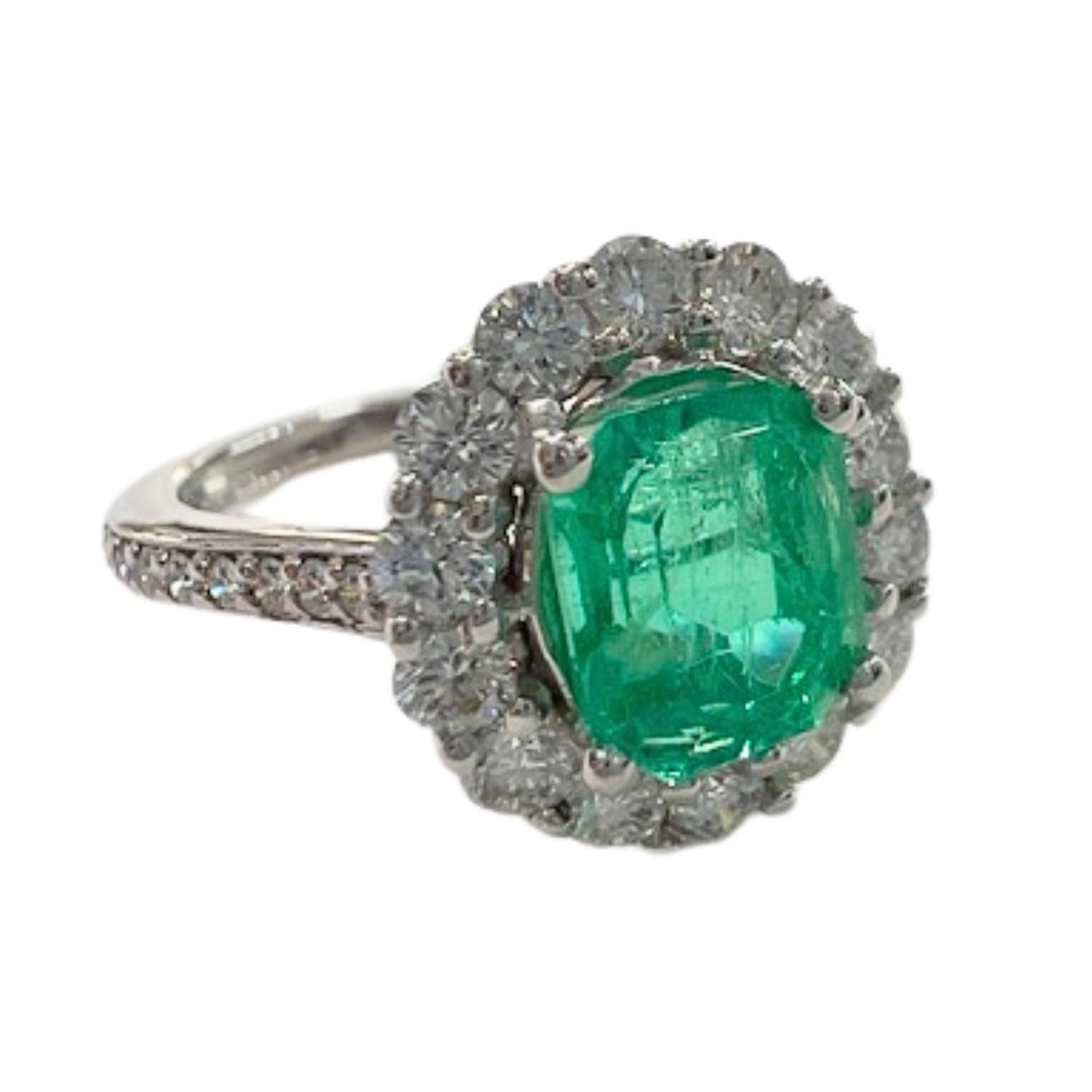 Contemporary 20th Century Diamond and Emerald  18K White Gold Ring In Good Condition For Sale In MADRID, ES