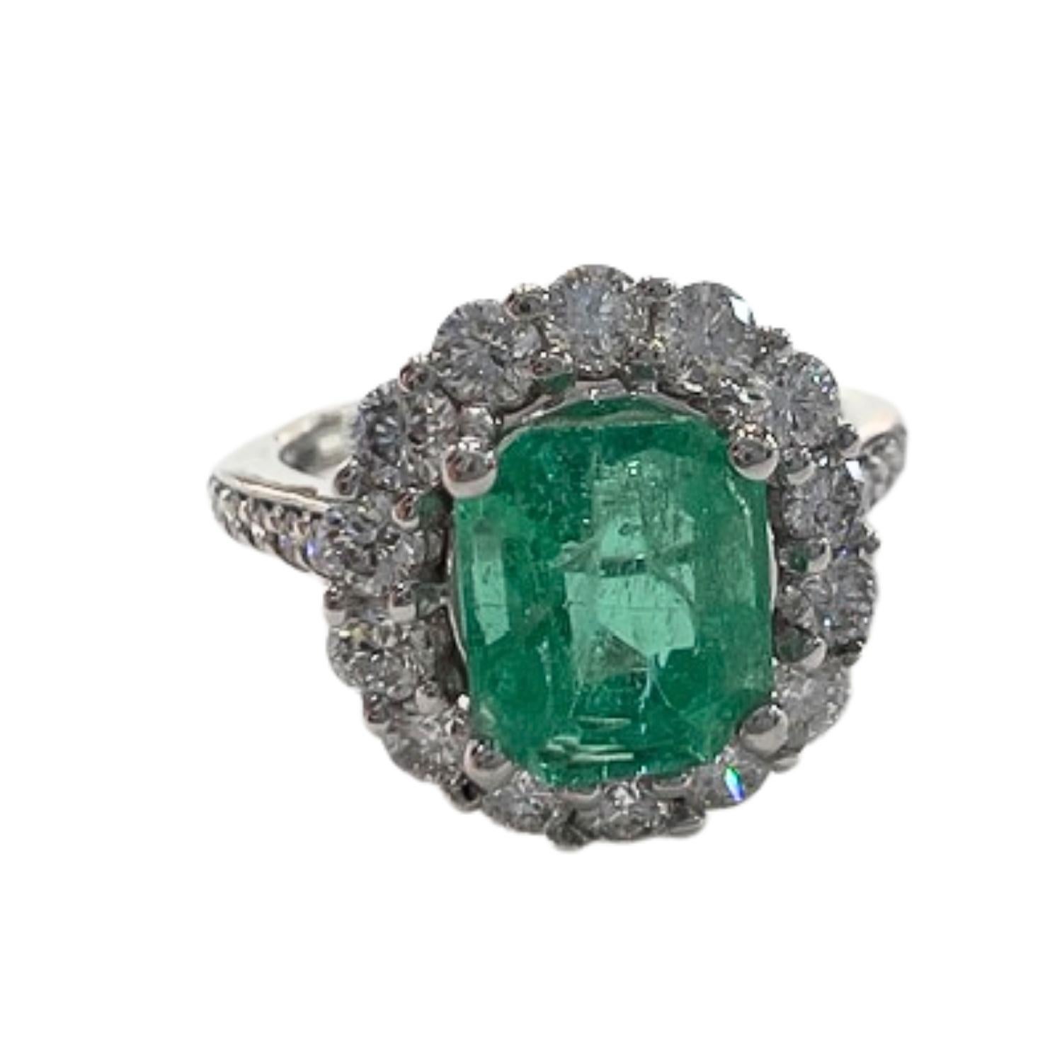 Women's Contemporary 20th Century Diamond and Emerald  18K White Gold Ring For Sale