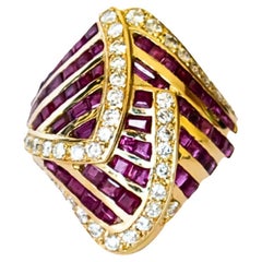 Contemporary 20th Century Diamond and Ruby 18K Gold Ring